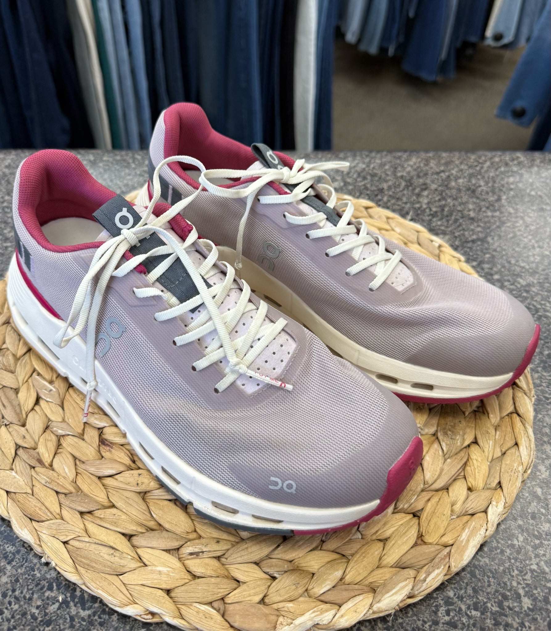 Pre-owned On Cloud Light pink Dark Pink Size 9.5 Designer Sneaker