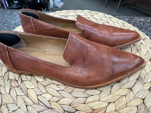 Pre-owned FRYE DARK TAN Size 5.5 Shoe