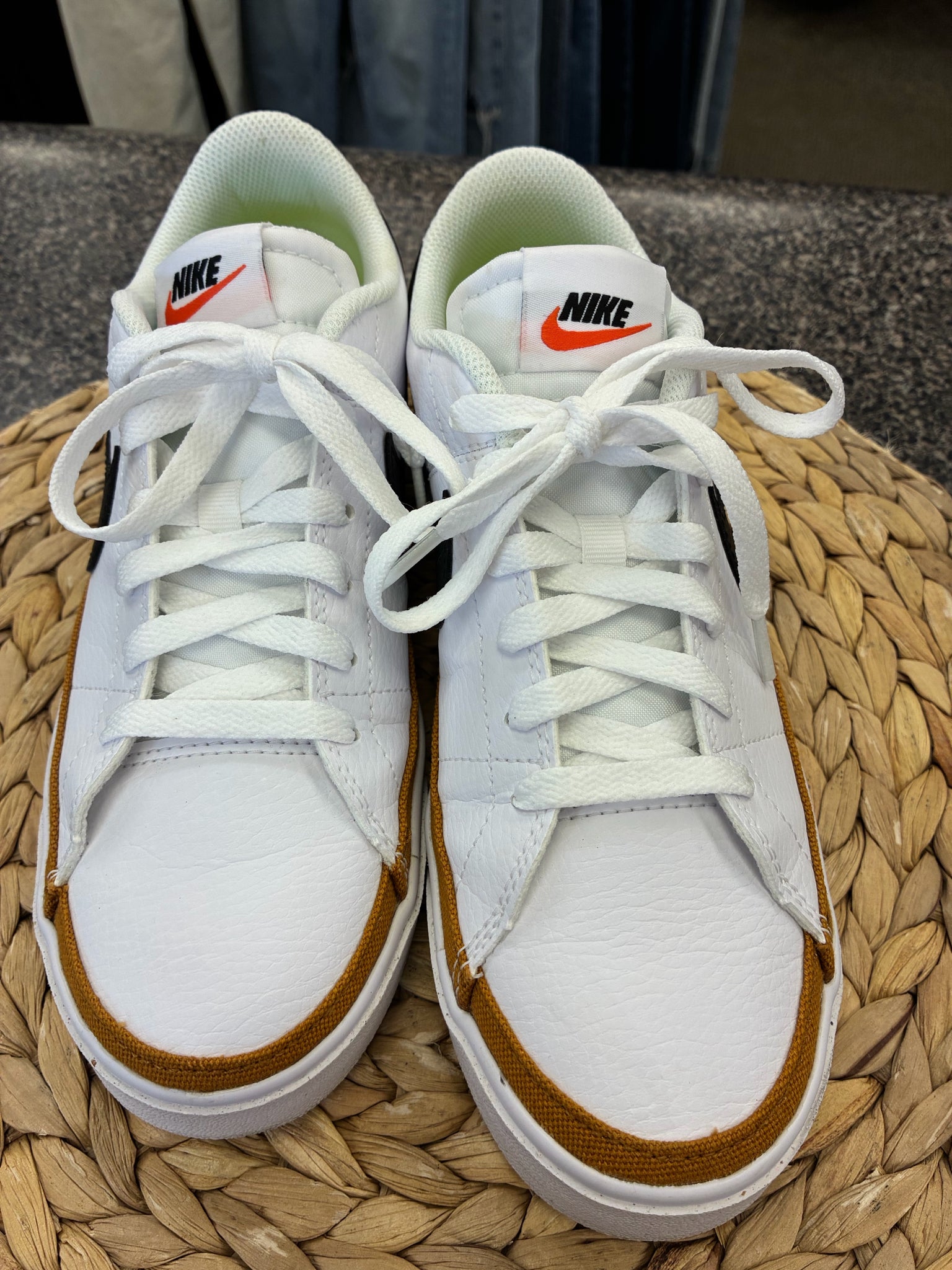 Pre-owned NIKE White Brown Trim Size 8 Sneaker