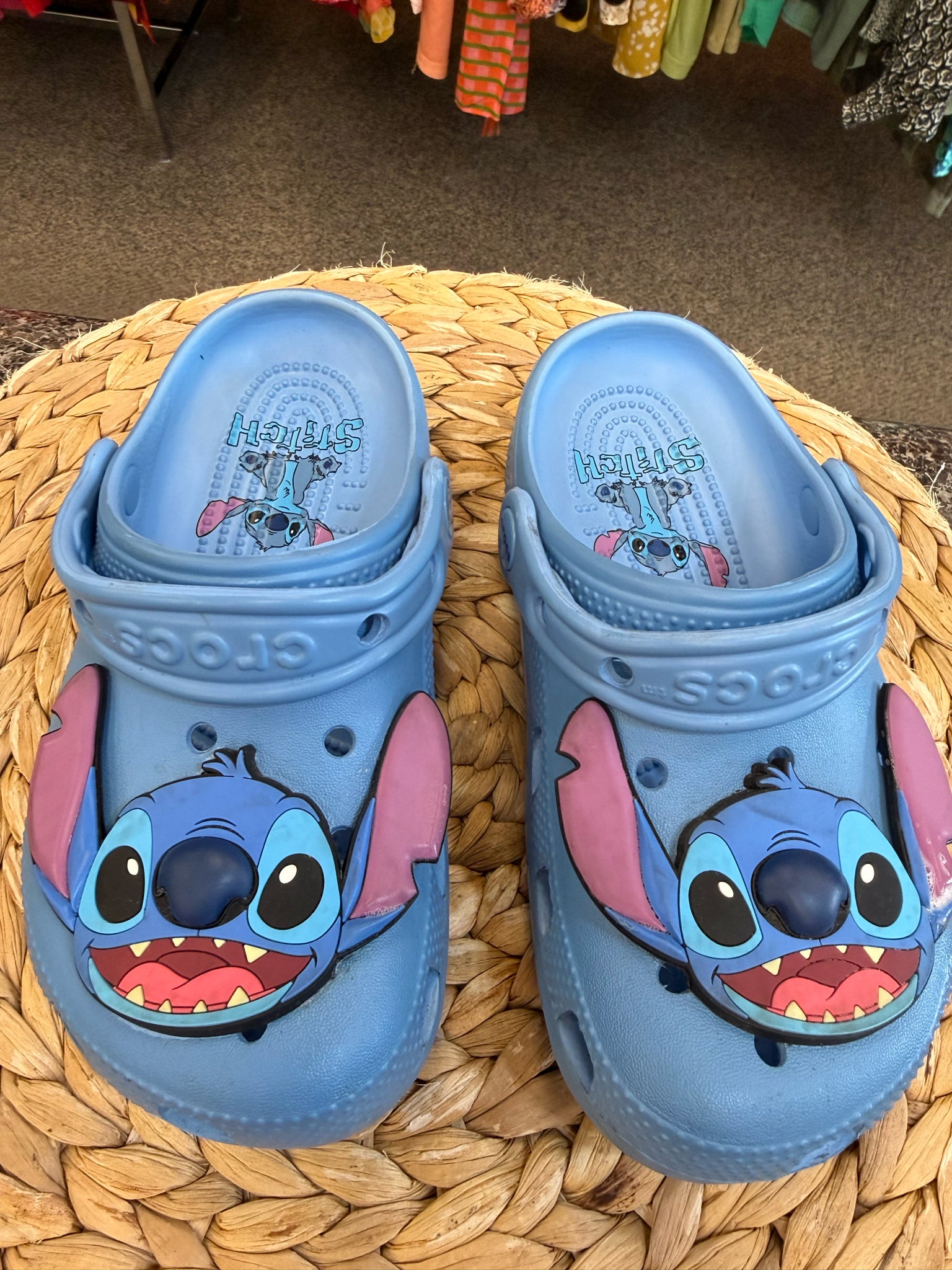 Pre-owned CROCS Blue Multi Trim Shoe Size 1 Girls Sandal