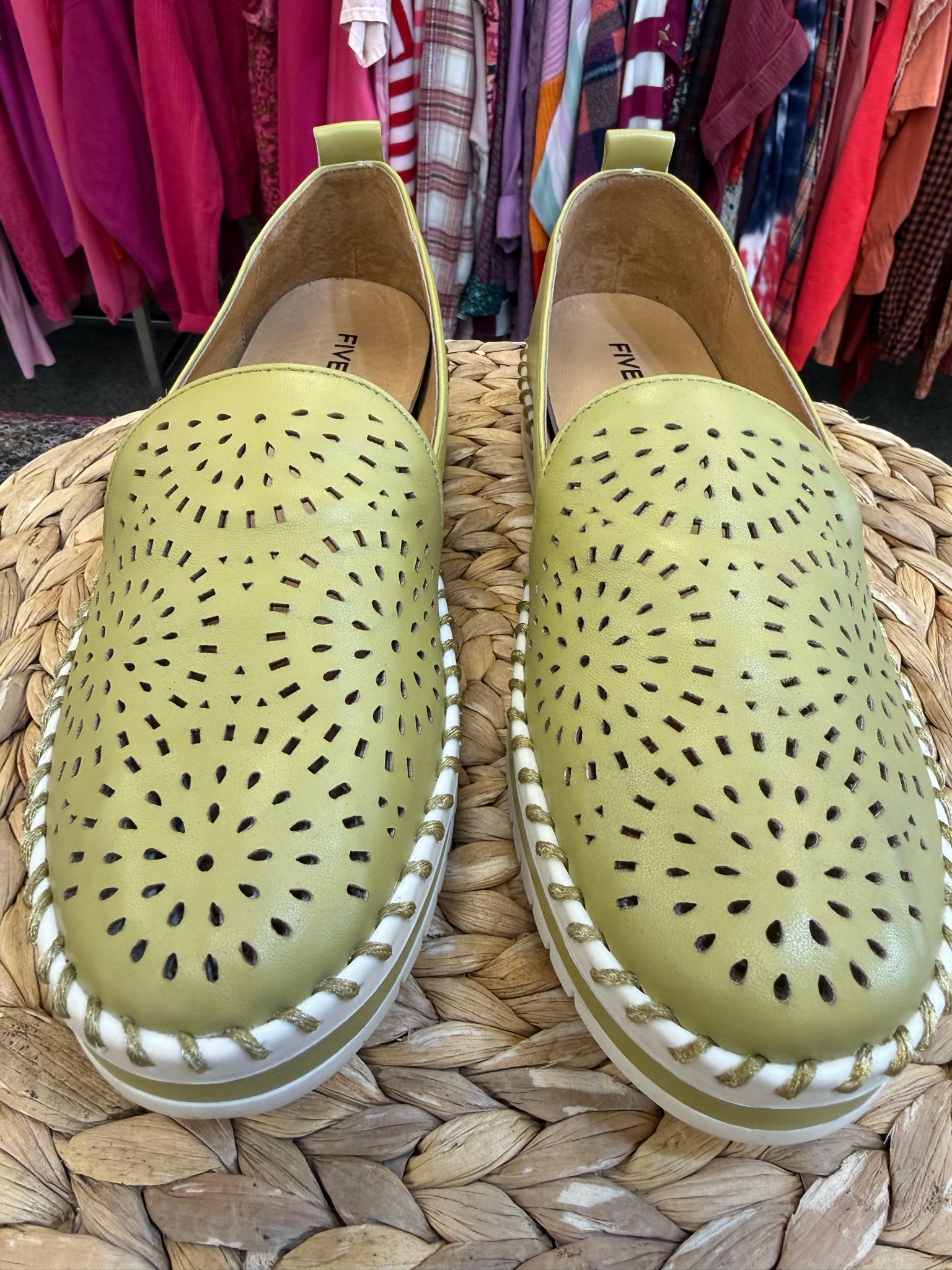 New with Tag FIVE TRIBE Lime green Size 8.5 Shoe