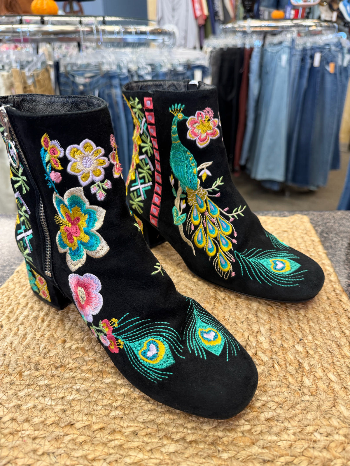 Pre-owned JOHNNY WAS Black Multi Print Size 8 Designer Boot