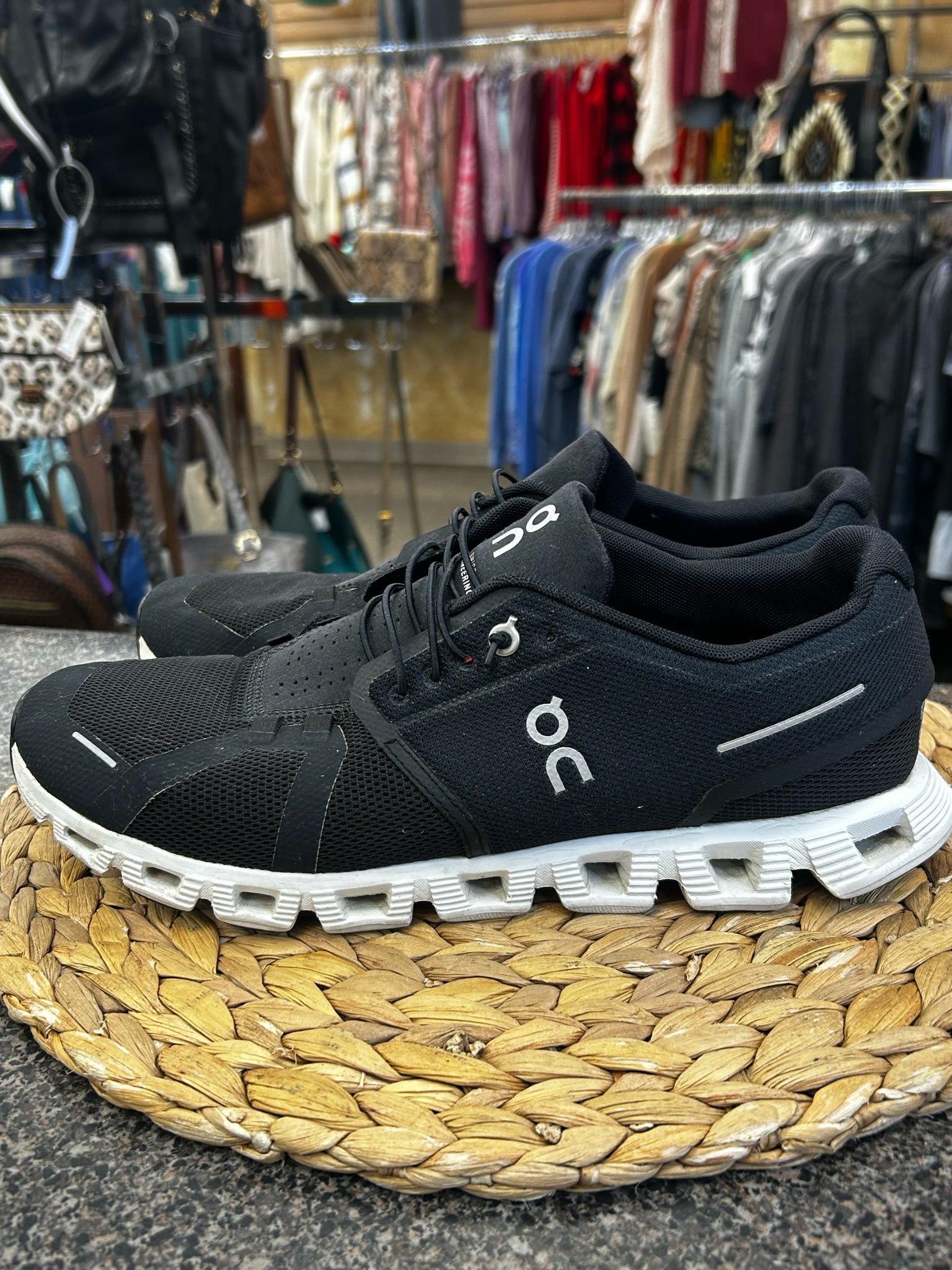 Pre-owned On Cloud Black White Trim Size 10.5 Designer Sneaker