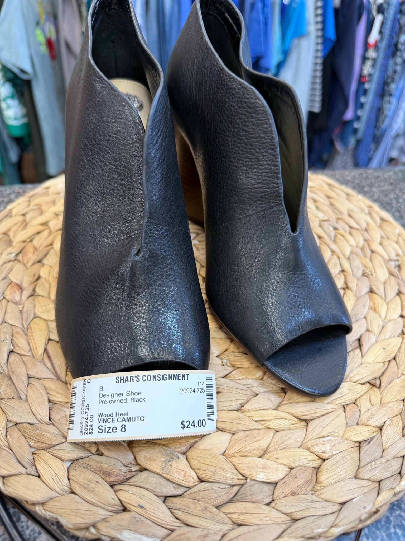 Pre-owned VINCE CAMUTO Black Size 8 Designer Shoe