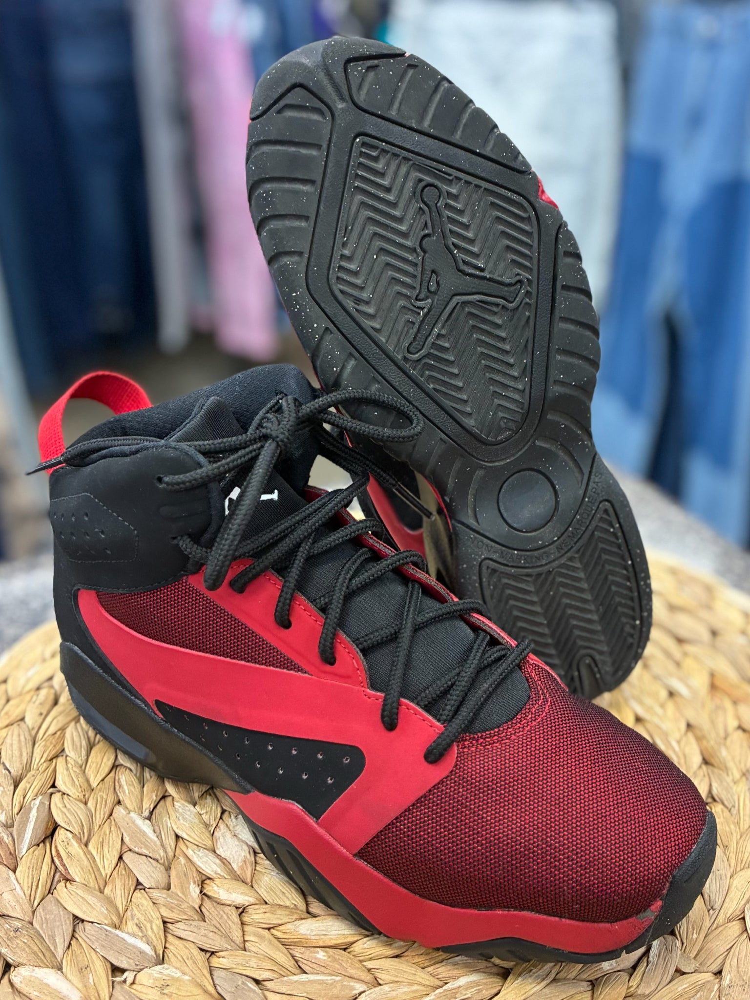 Pre-owned JORDAN Black Red C-SIZE 6.5 Boys Designer Sneaker