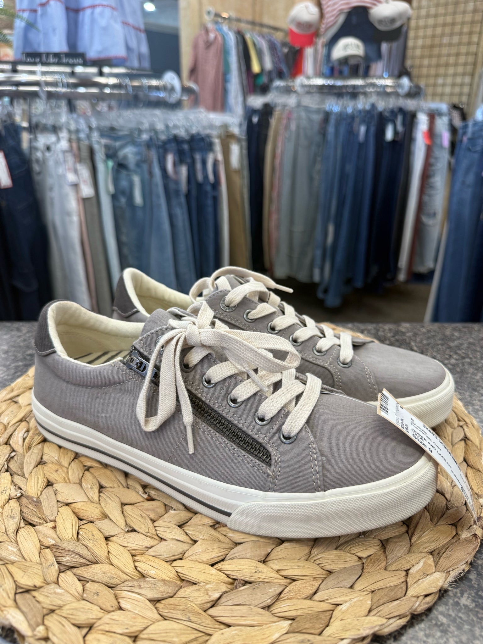 Pre-owned TAOS Grey Size 9 Sneaker