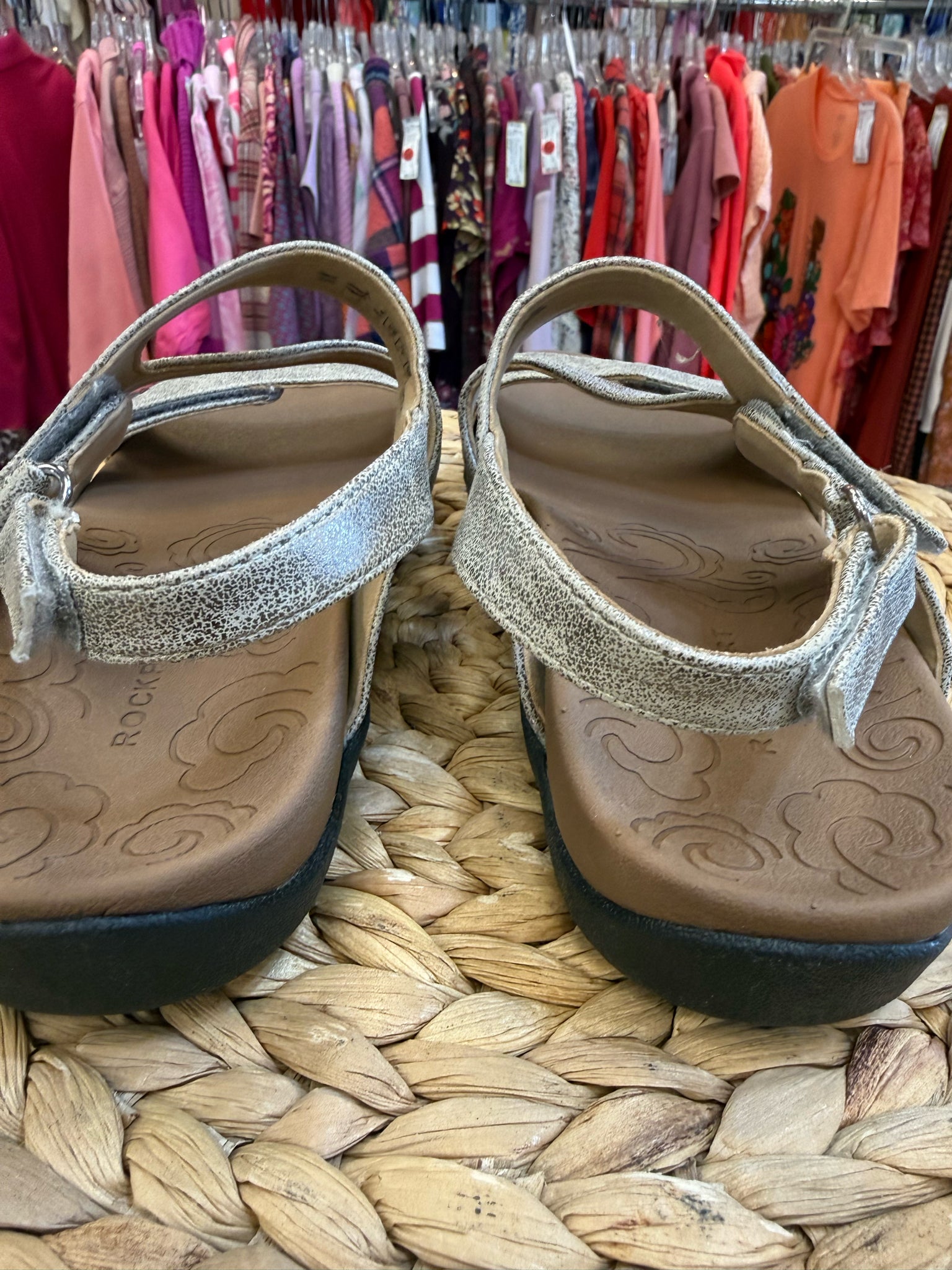 Pre-owned ROCKPORT Bronze Blend Size 5.5 Sandal