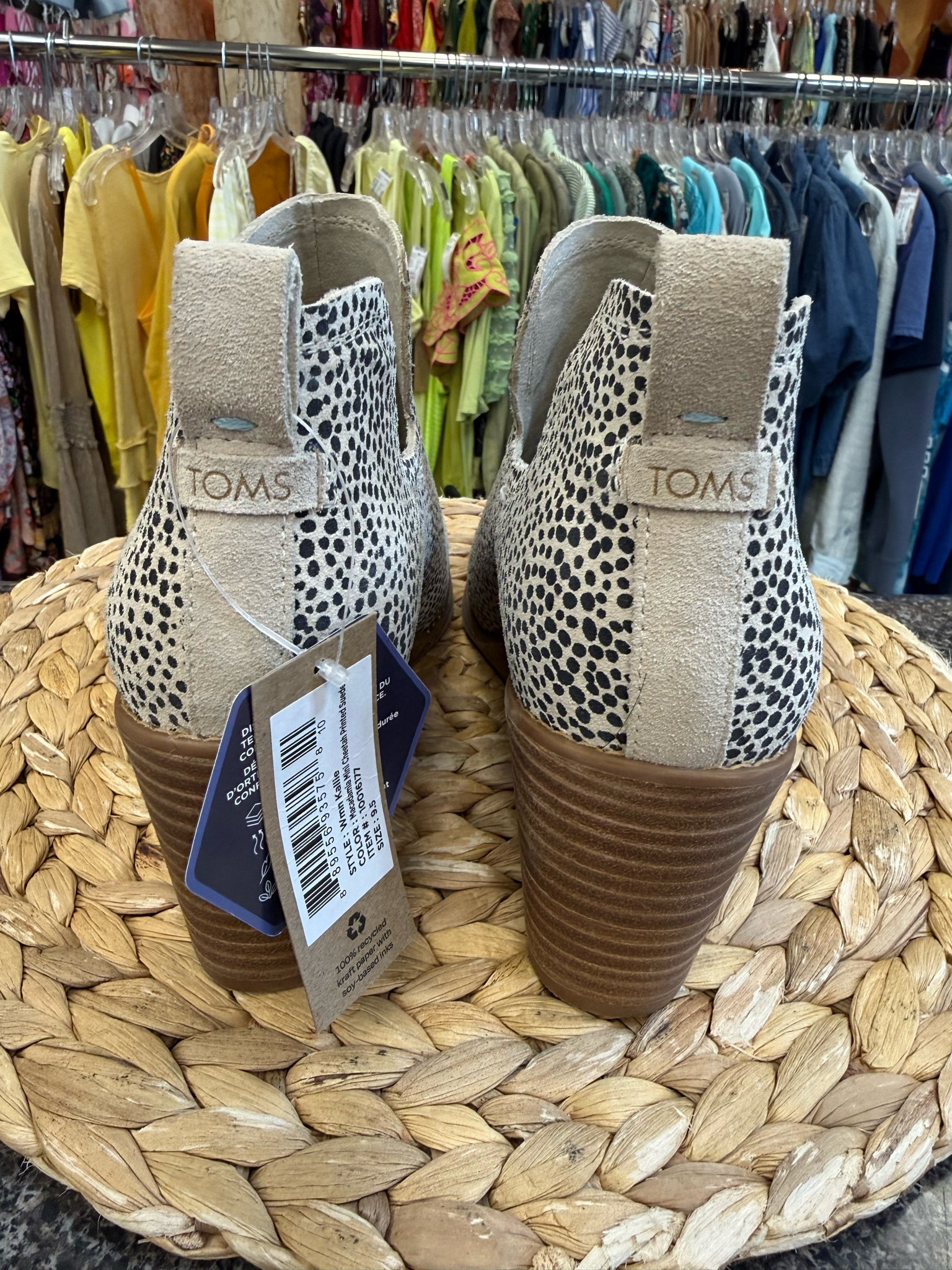 New with Tag TOMS Cream animal Black Size 9.5 Boot