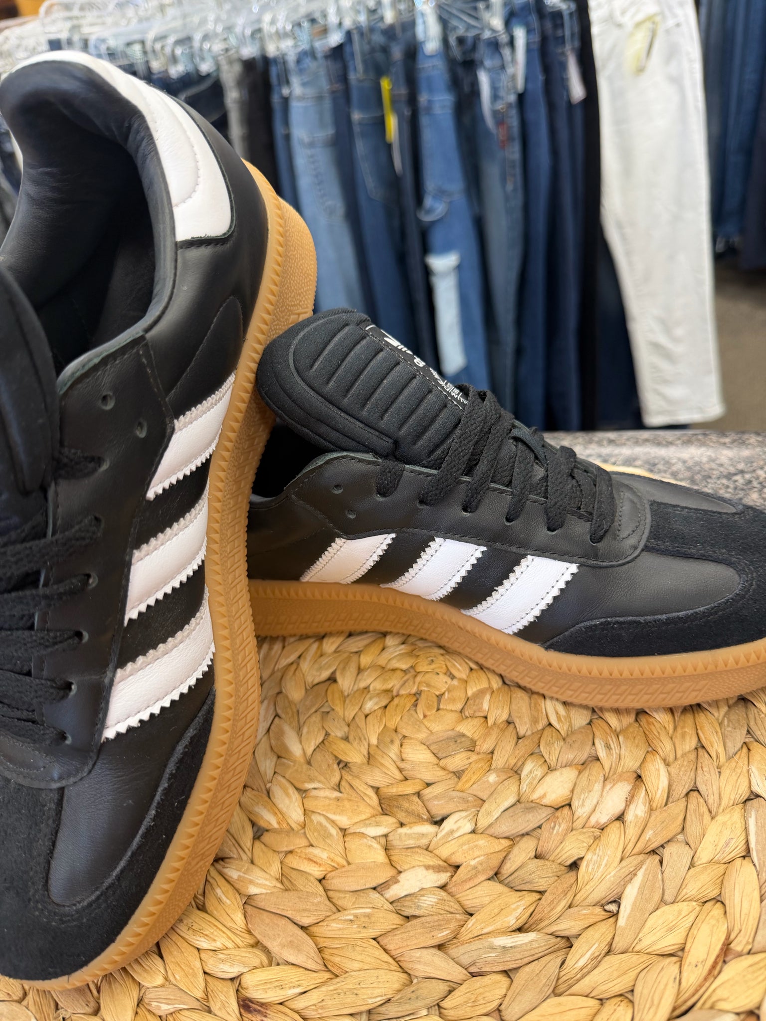 Pre-owned ADIDAS Black White Trim SHOE SIZE 8.5 MENS Designer Sneaker