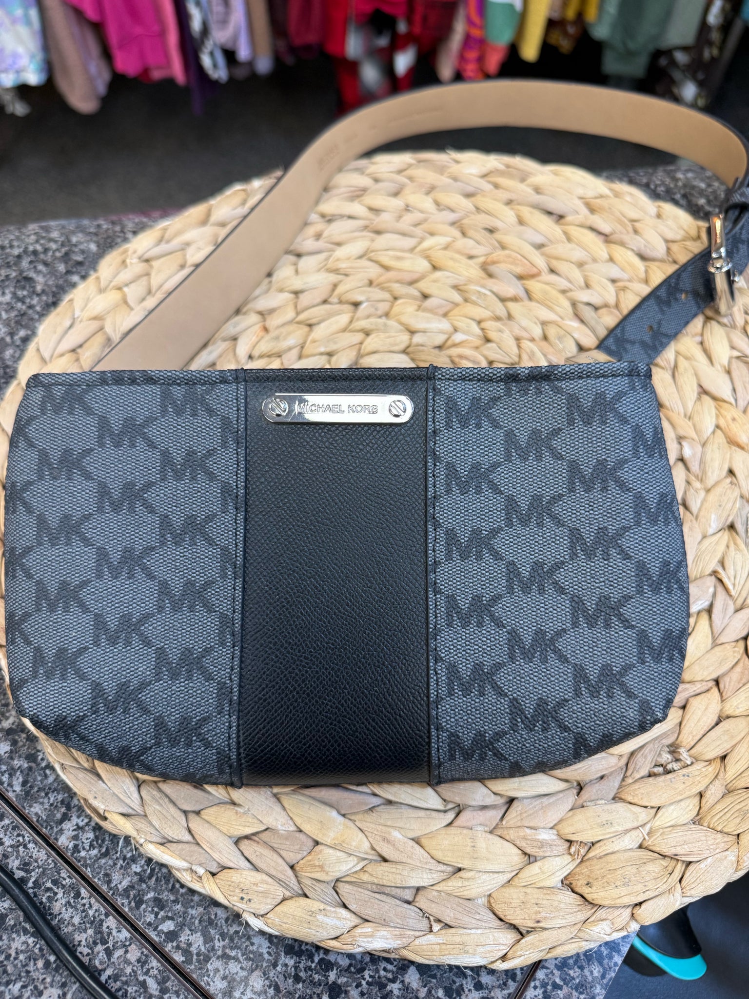 Pre-owned MICHAEL KORS Black Signature Silver Trim S Fanny Pack Purse