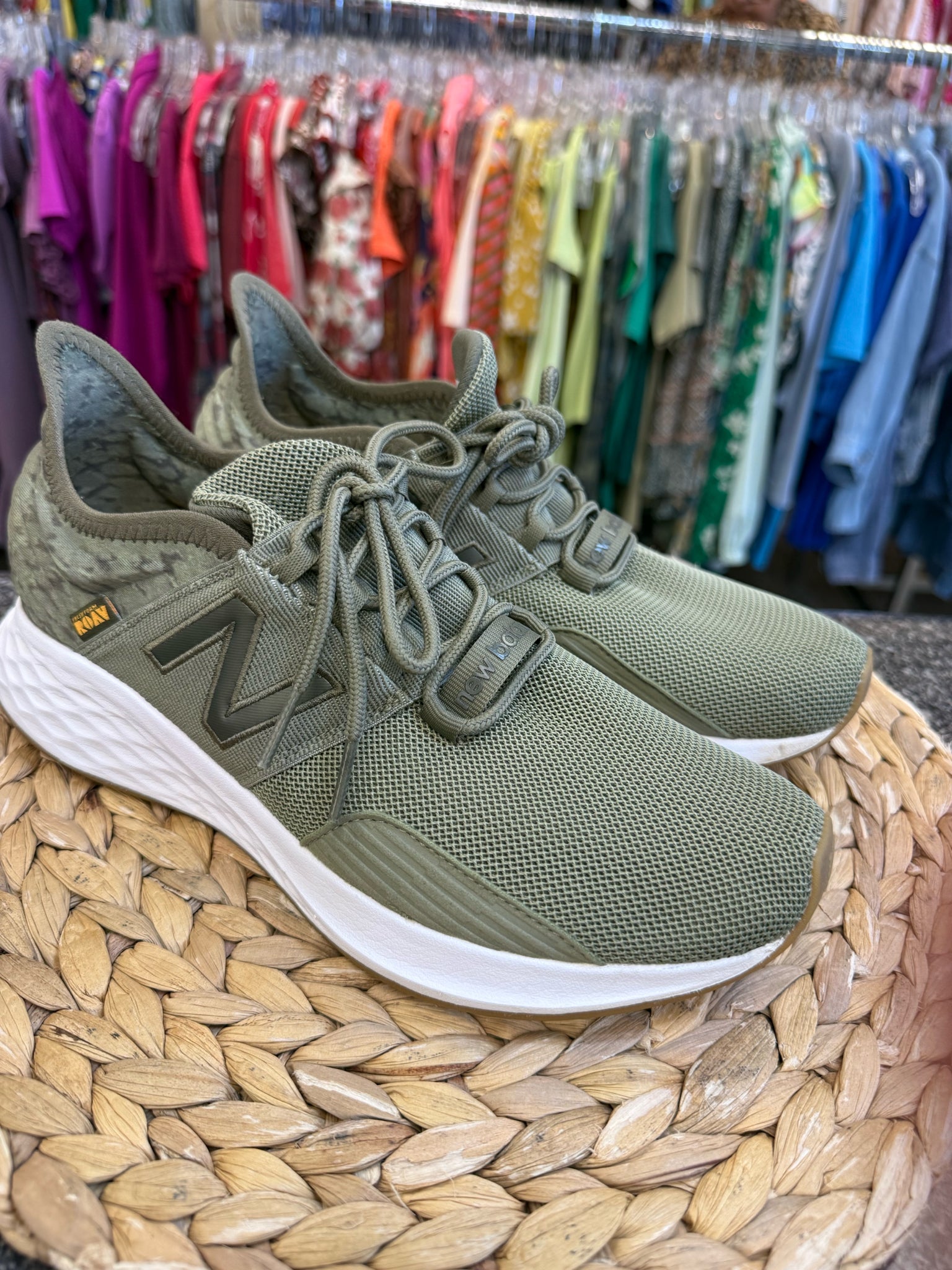 Pre-owned NEW BALANCE Olive Size 8 Sneaker