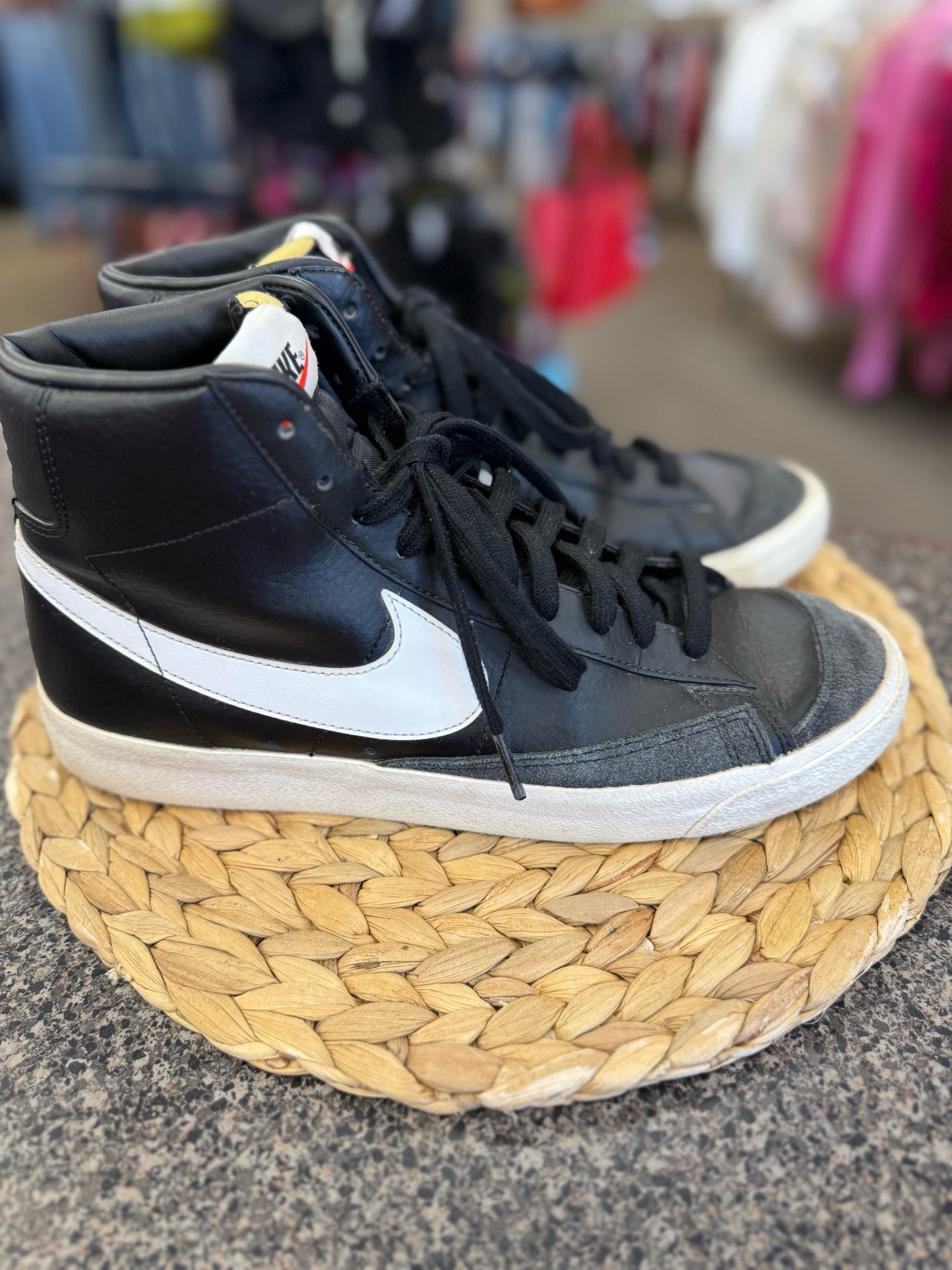 Pre-owned NIKE Black White SHOE SIZE 11 MENS Designer Sneaker