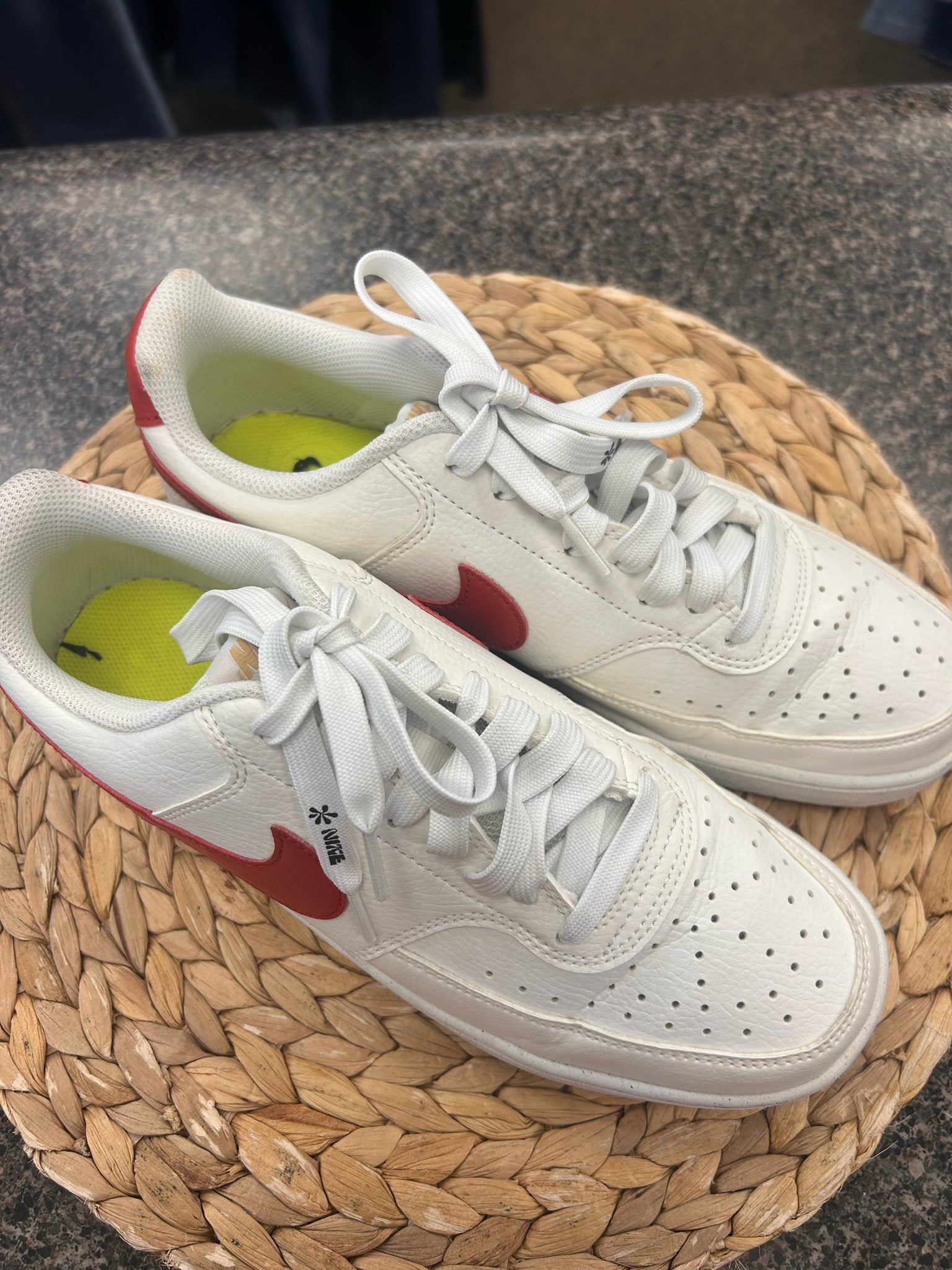 Pre-owned NIKE White Red Trim Size 9.5 Designer Sneaker