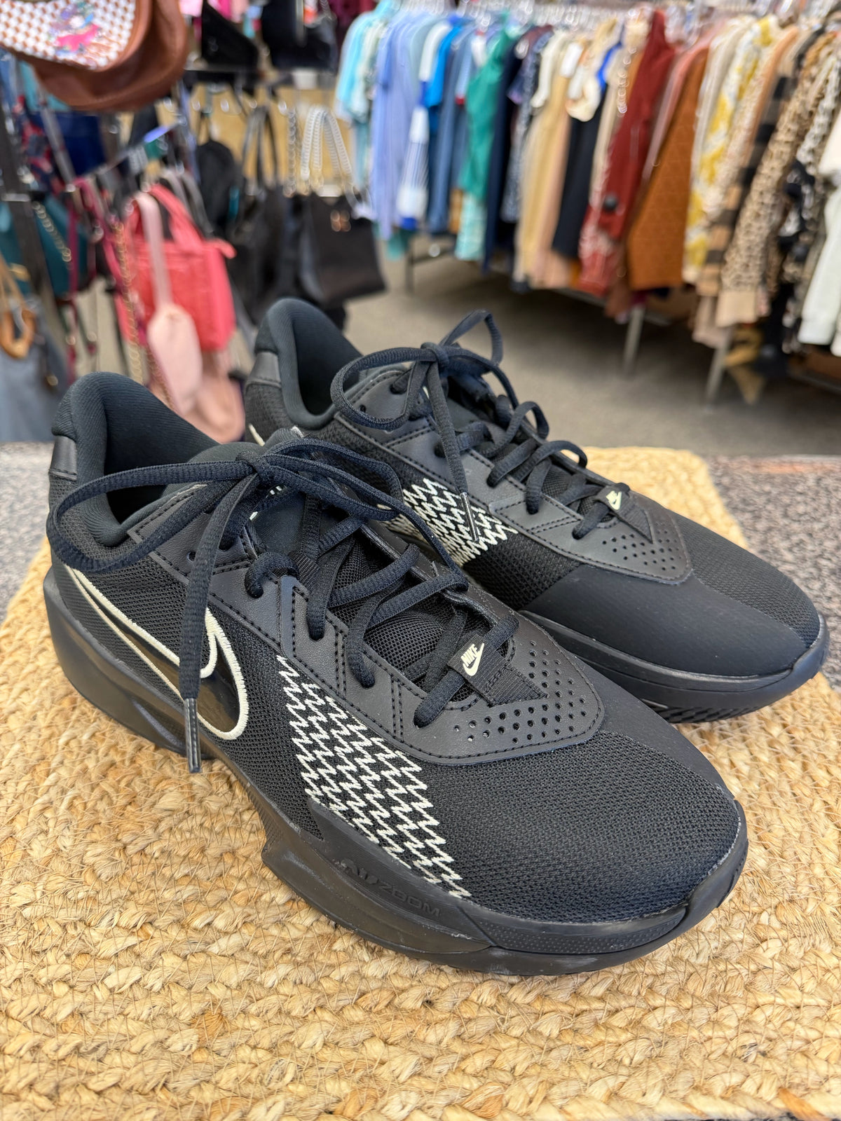Pre-owned NIKE Black White Trim Size 9 Designer Sneaker