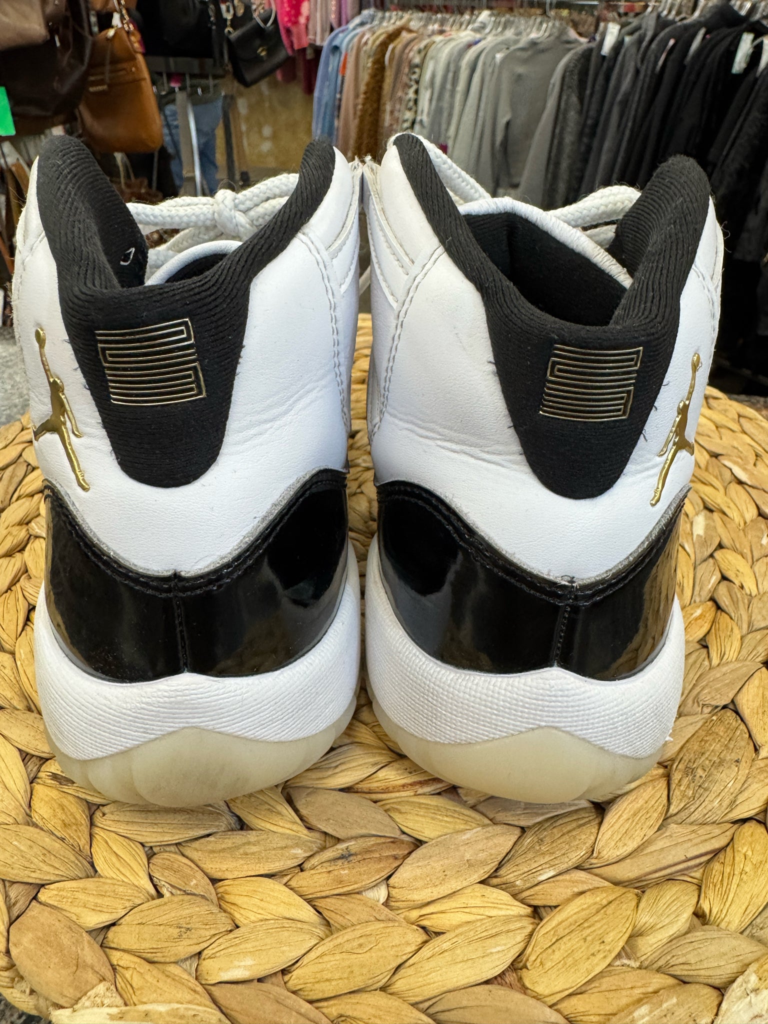 Pre-owned Nike Air Jordan White Black C-SIZE 6 Boys Designer Sneaker