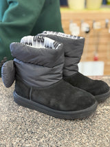 Pre-owned UGG Black Shoe Size 4 Girls Boot