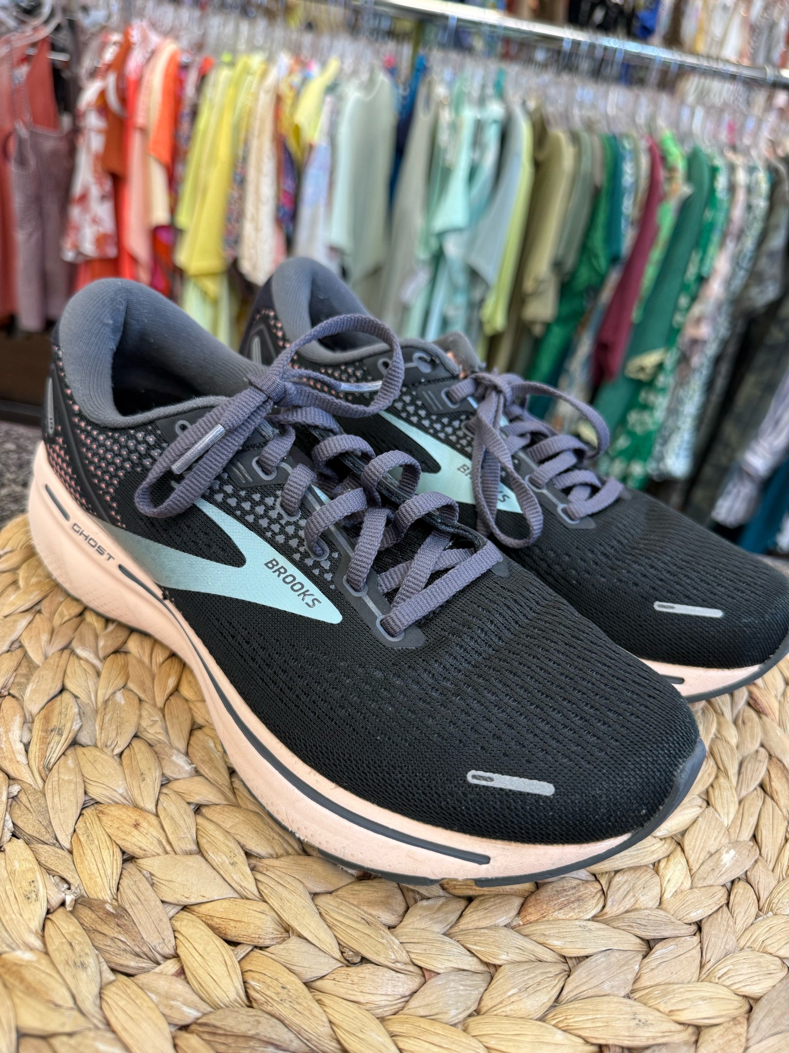 Pre-owned BROOKS Black Mint Trim Size 8 Designer Sneaker