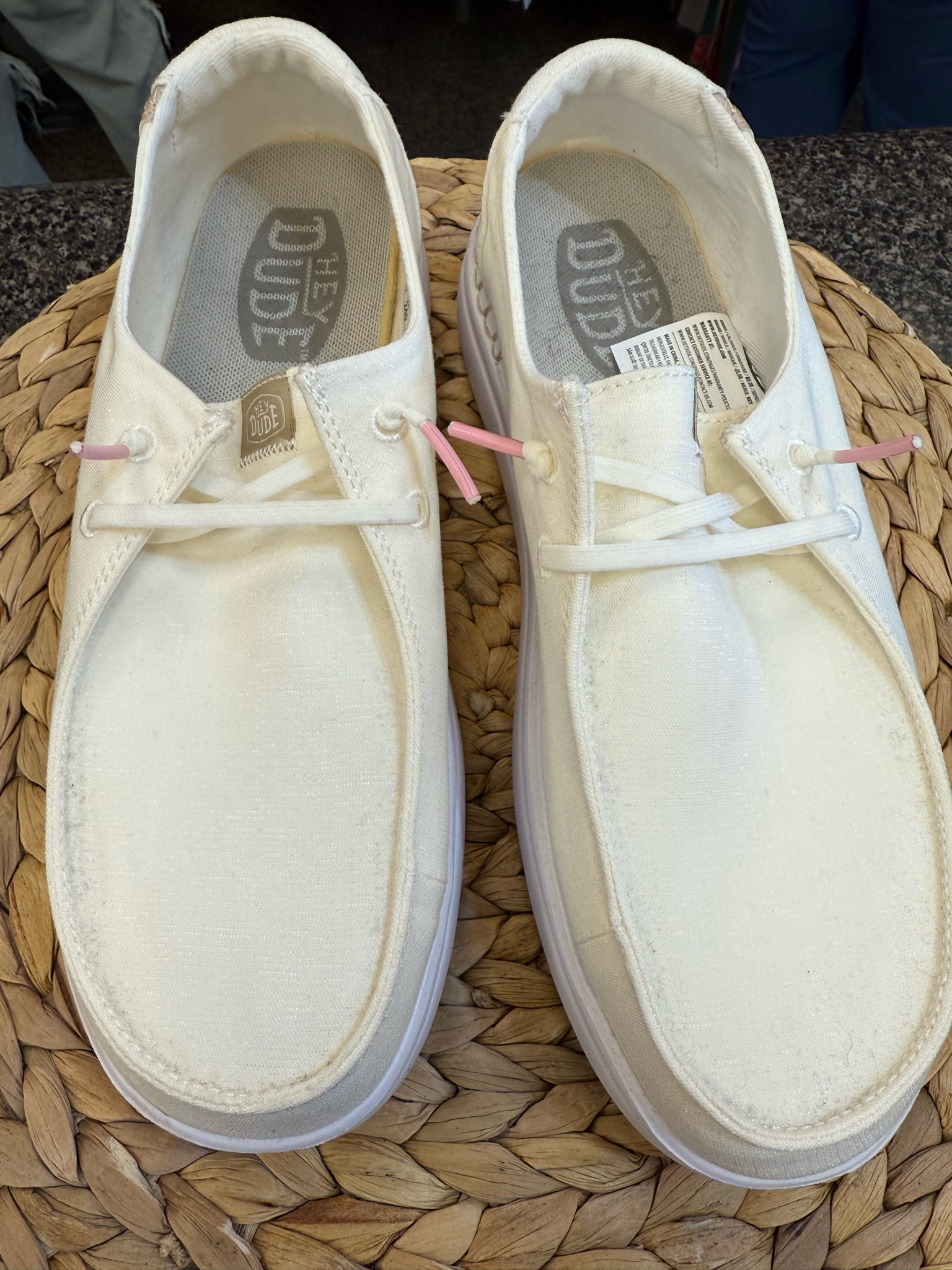 New with Tag HEY DUDE Off white Size 8 Shoe