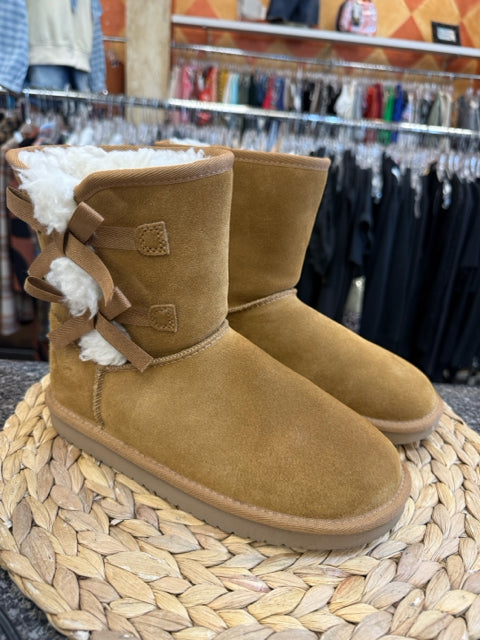 New  Without Tag UGG Light brown White Shoe Size 4 Girls Designer Boot
