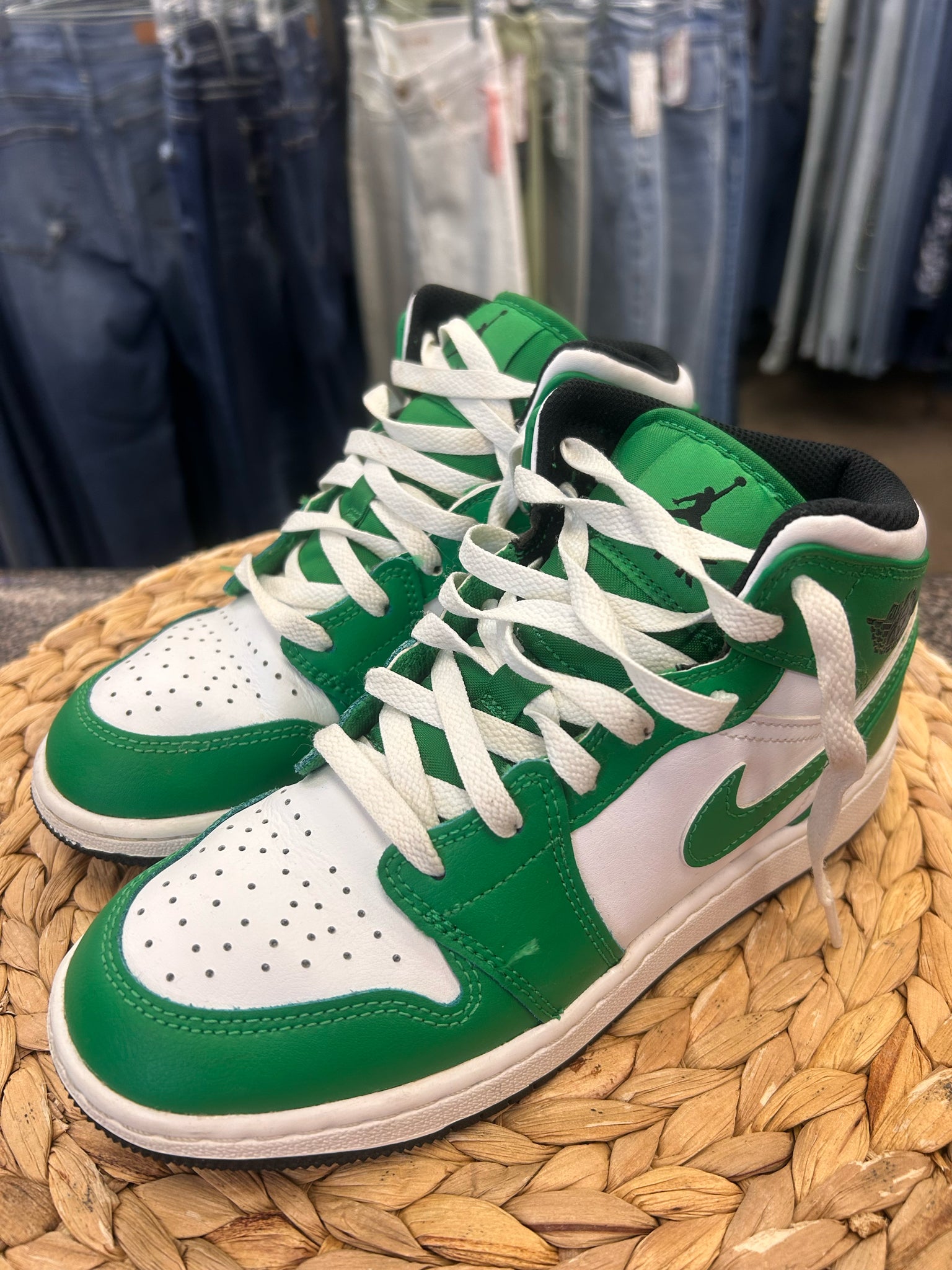 Pre-owned AIR JORDAN Green White Trim C-SIZE 4 Boys Designer Sneaker