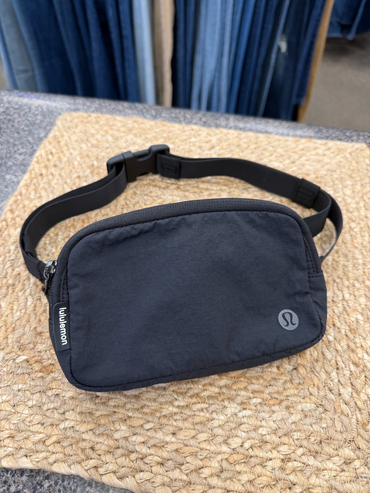 Pre-owned Lululemon Black S Fanny Pack Purse