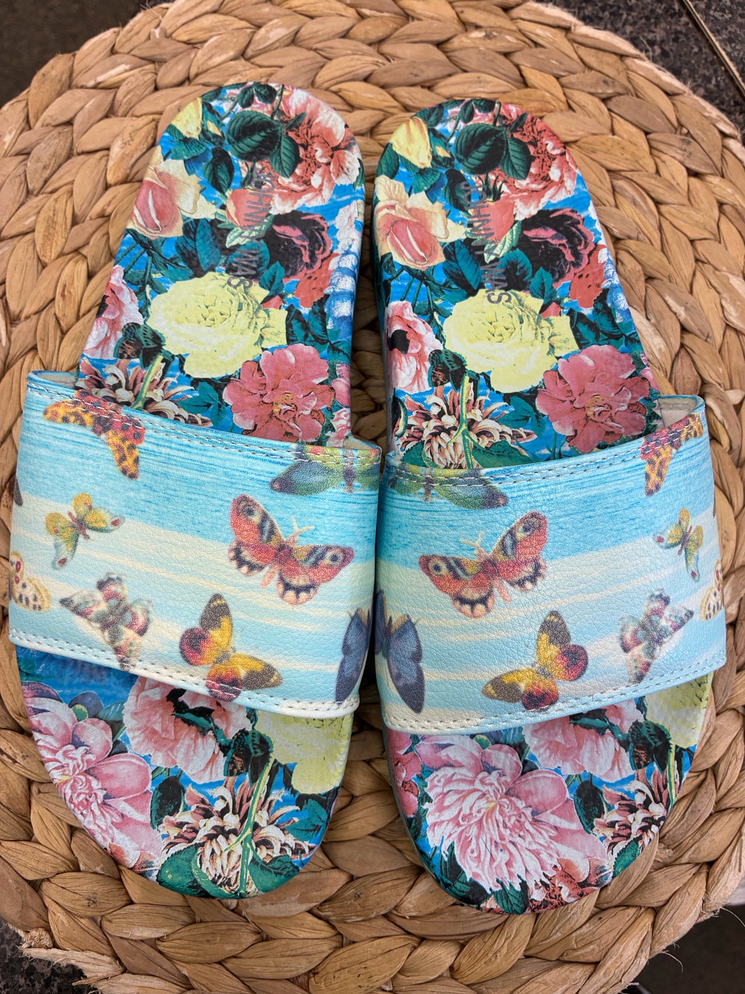Pre-owned JOHNNY WAS Light blue Multi Floral Size 8 Sandal