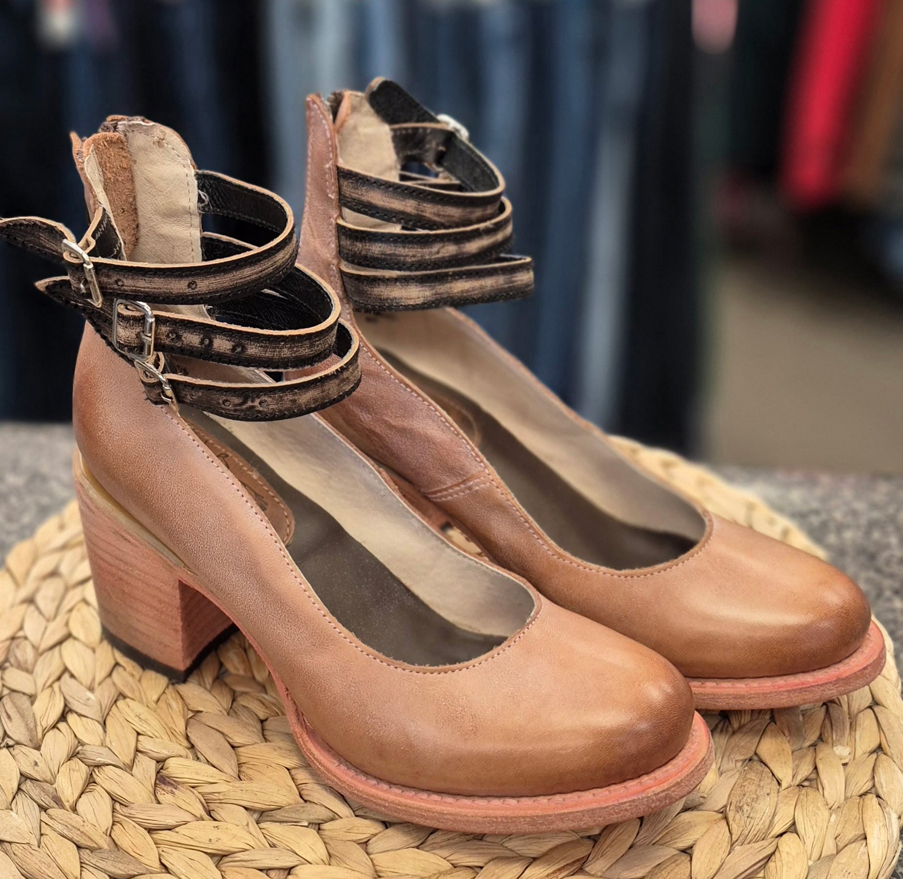 Pre-owned FREEBIRD Light brown Black Trim Size 8 Designer Boot