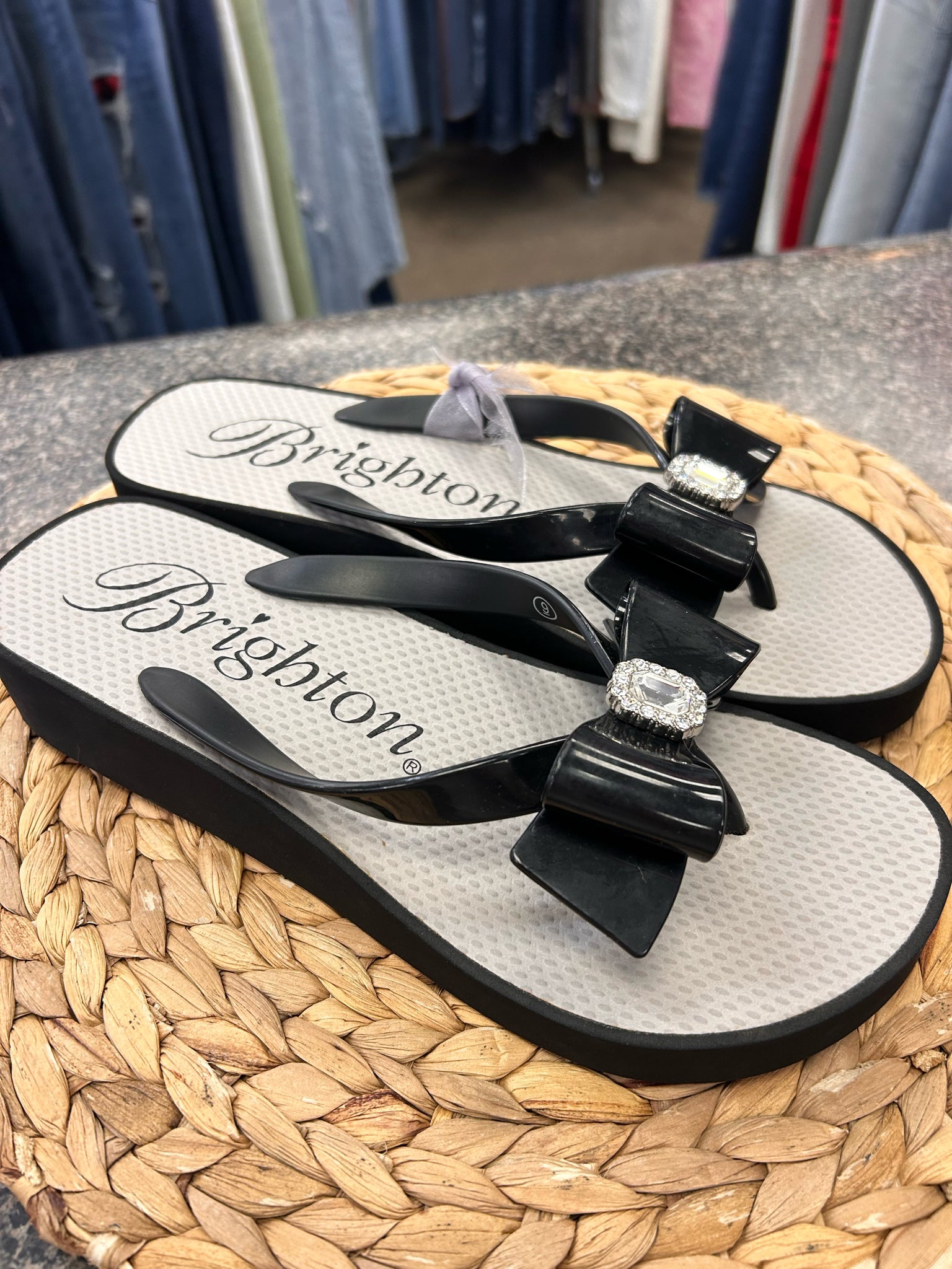 Pre-owned BRIGHTON Black Gray Inside Size 9 Sandal
