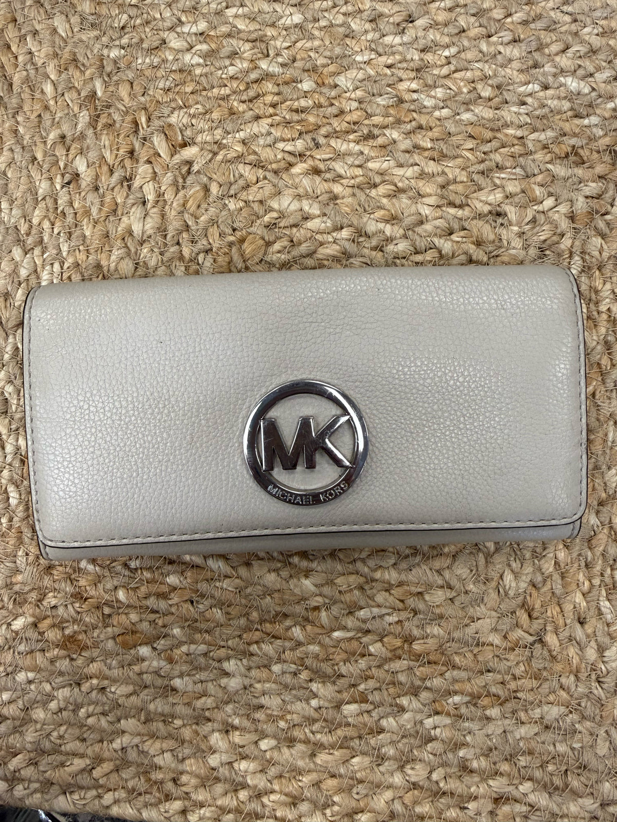 Pre-owned MICHAEL KORS Cream Silver Trim WALLET SIZE Regular Designer Wallet