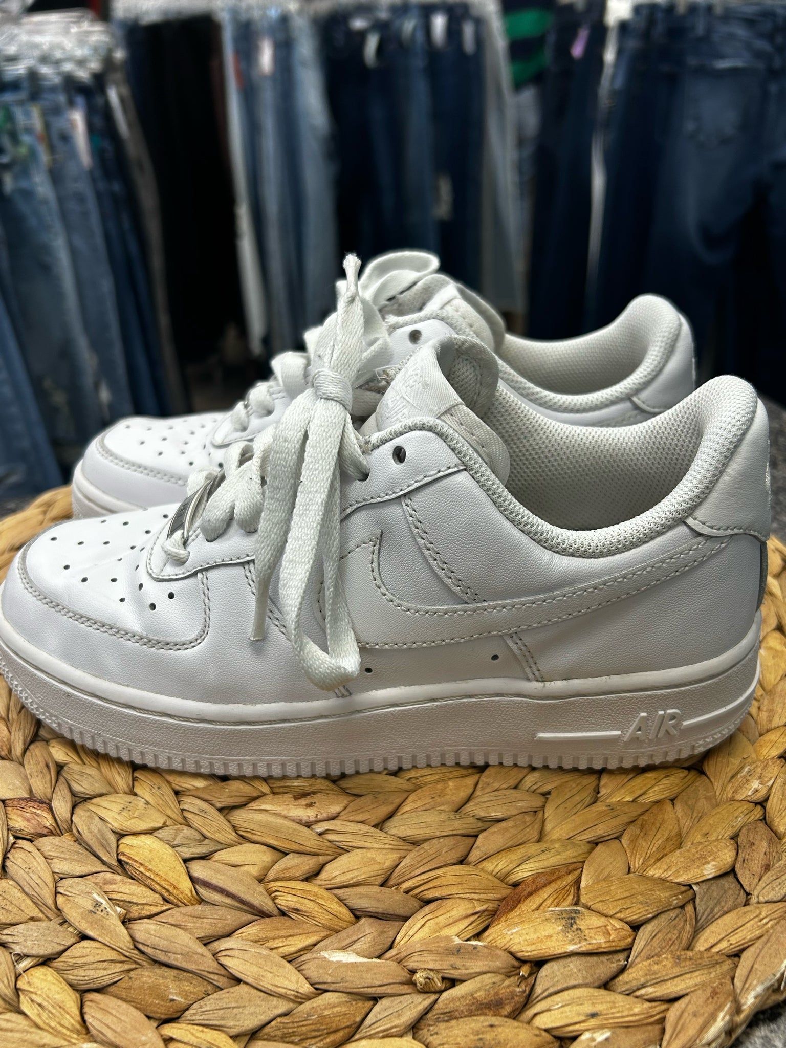 Pre-owned NIKE White Size 6 Designer Sneaker