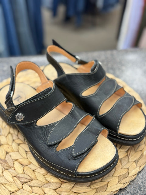 Pre-owned Think! Black Size 7.5 Designer Sandal