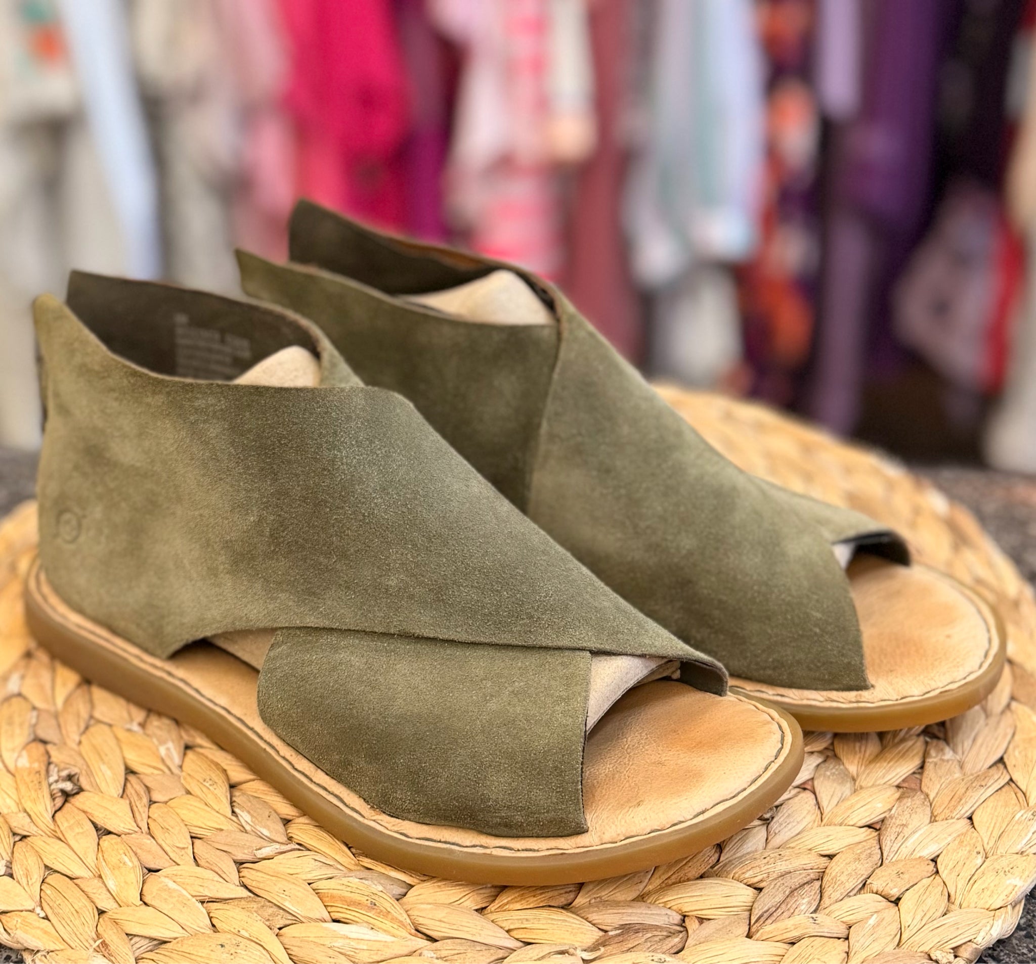 Pre-owned BORN Army green Size 8 Designer Sandal