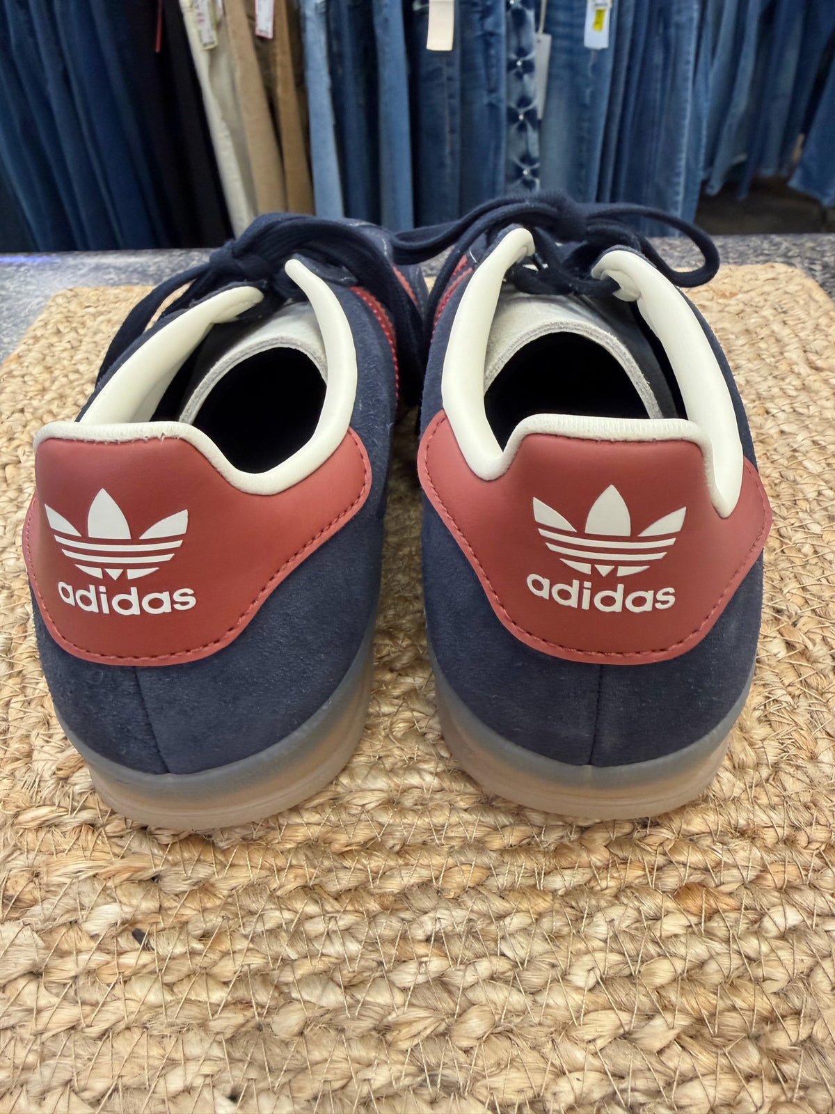 Pre-owned ADIDAS Navy Red Trim Size 7.5 Designer Sneaker