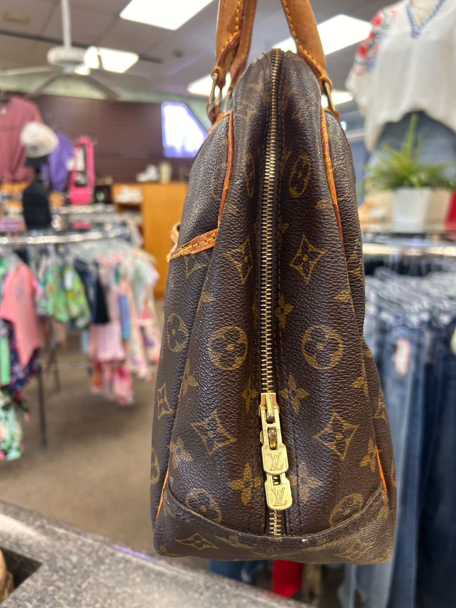 Pre-owned LOUIS VUITTON Brown Crossbody Designer Purse