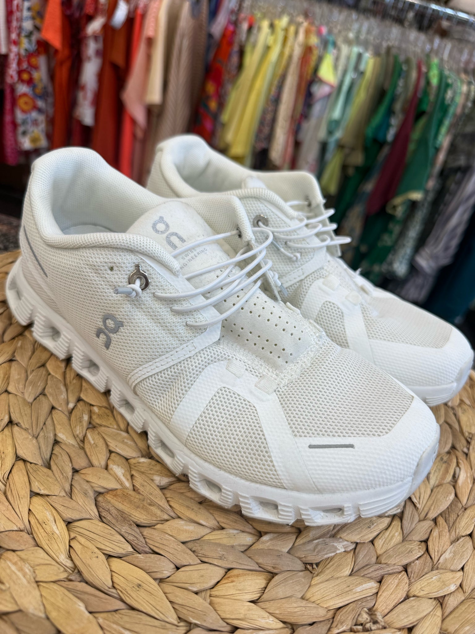Pre-owned On Cloud White Size 8 Designer Sneaker