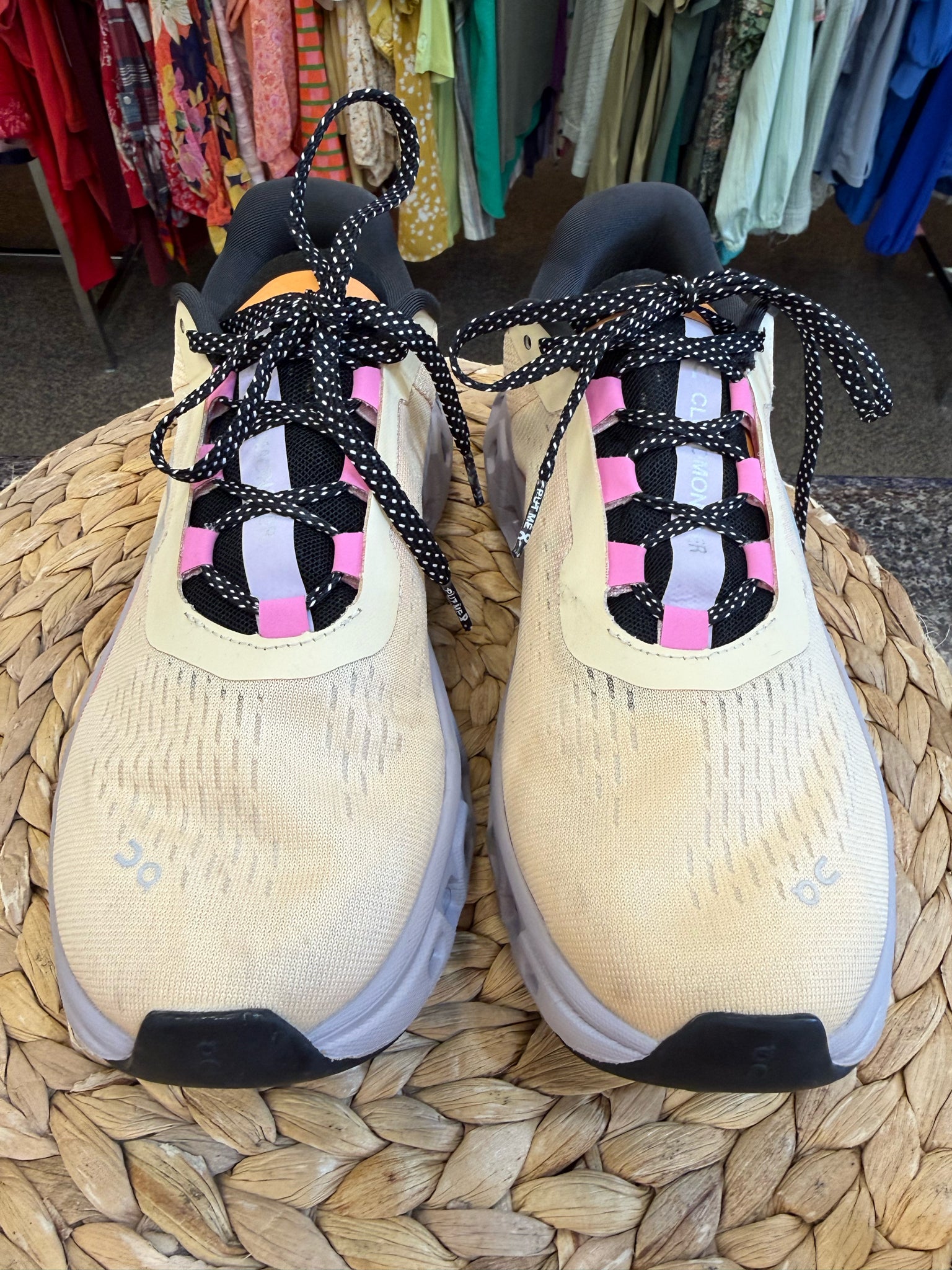 Pre-owned On Cloud PALE YELLOW Orange Trim Size 7 Designer Sneaker