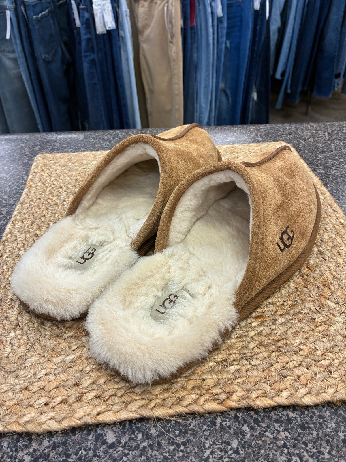 Pre-owned UGG Tan Cream SHOE SIZE 11 Mens Slippers