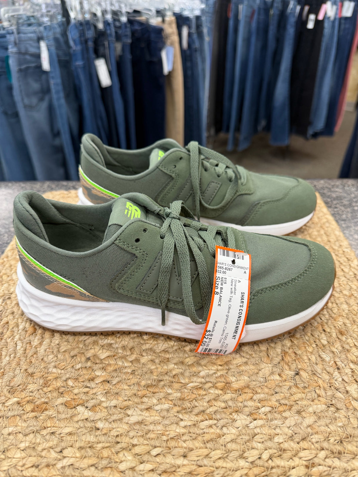 New with Tag NEW BALANCE Olive green Camo Trim Size 8 Sneaker