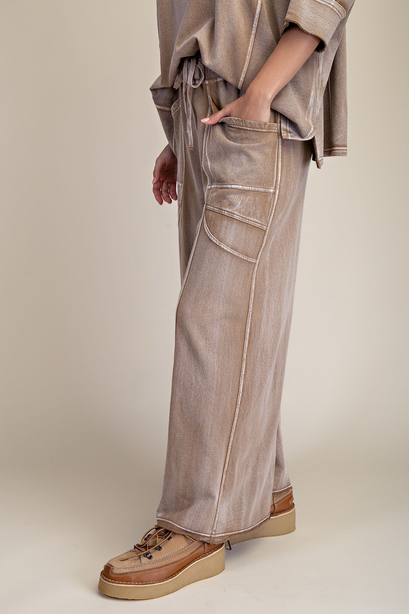 New EASEL Tan blend Size Small Pants