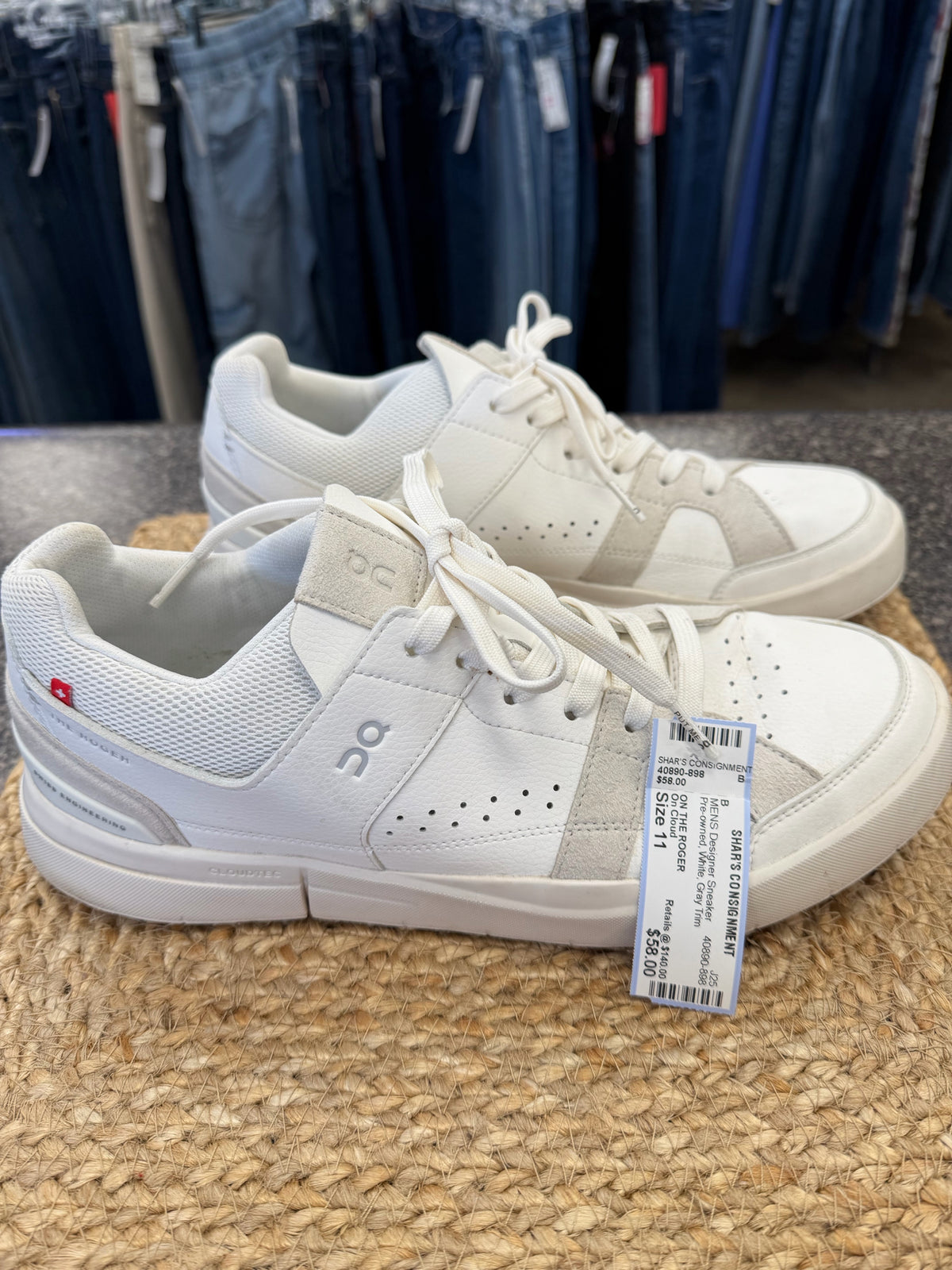 Pre-owned On Cloud White Gray Trim SHOE SIZE 11 MENS Designer Sneaker