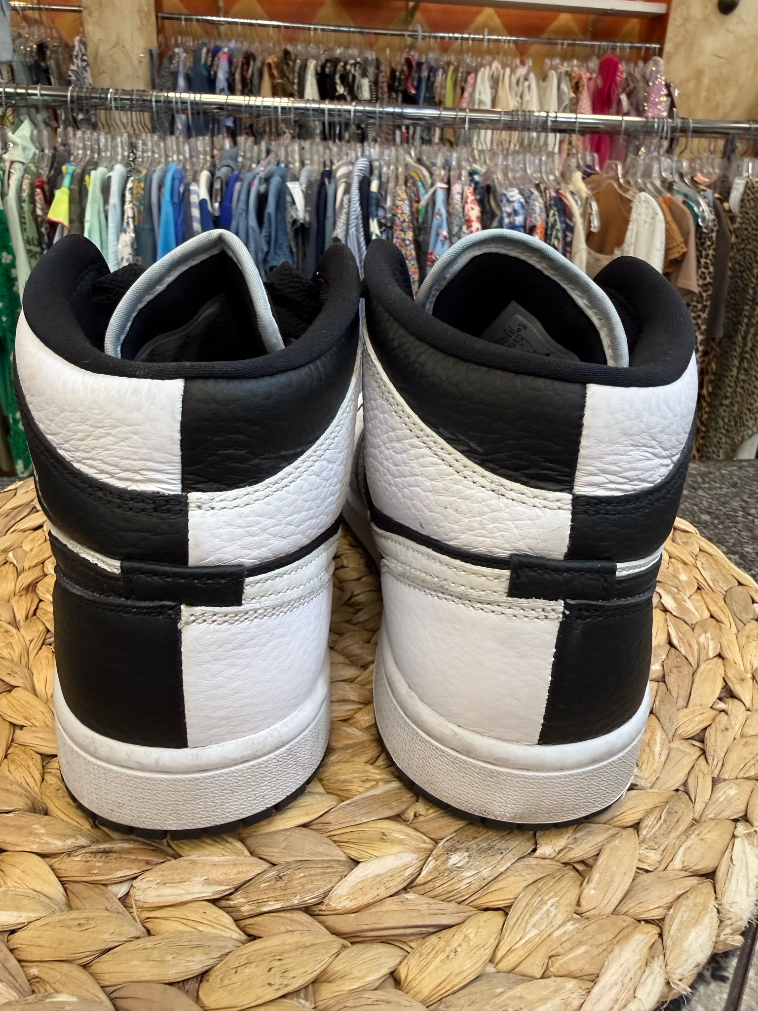 Pre-owned Nike Air Jordan White Black Trim Size 9 Designer Sneaker