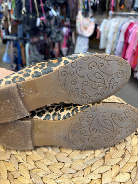 Pre-owned BRIGHTON Leopard Silver Trim Size 6 Designer Shoe