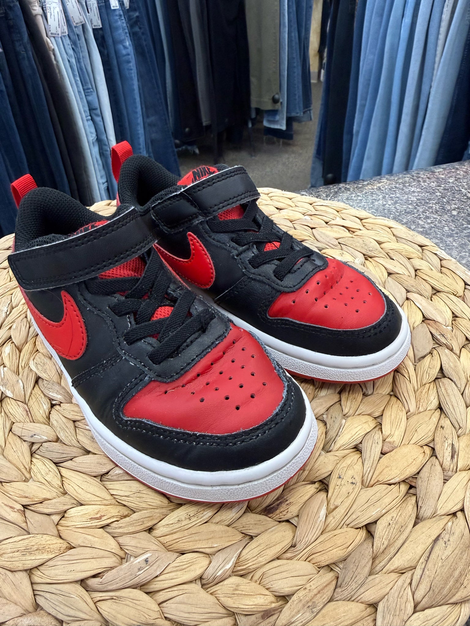 Pre-owned NIKE Red Black Trim C-SIZE 11 Boys Sneaker