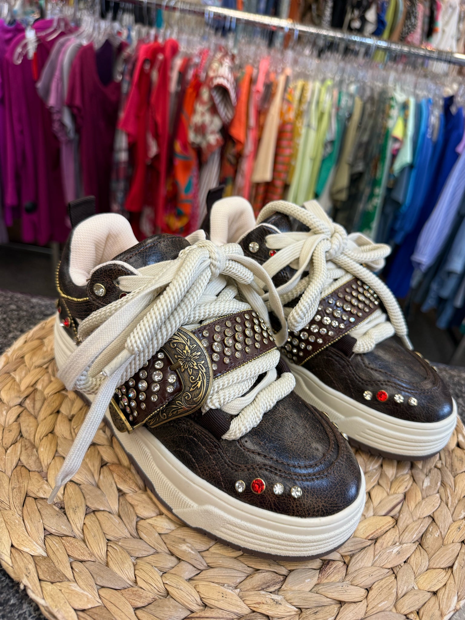 Pre-owned STEVE MADDEN Dark brown Cream Trim Size 7 Designer Sneaker