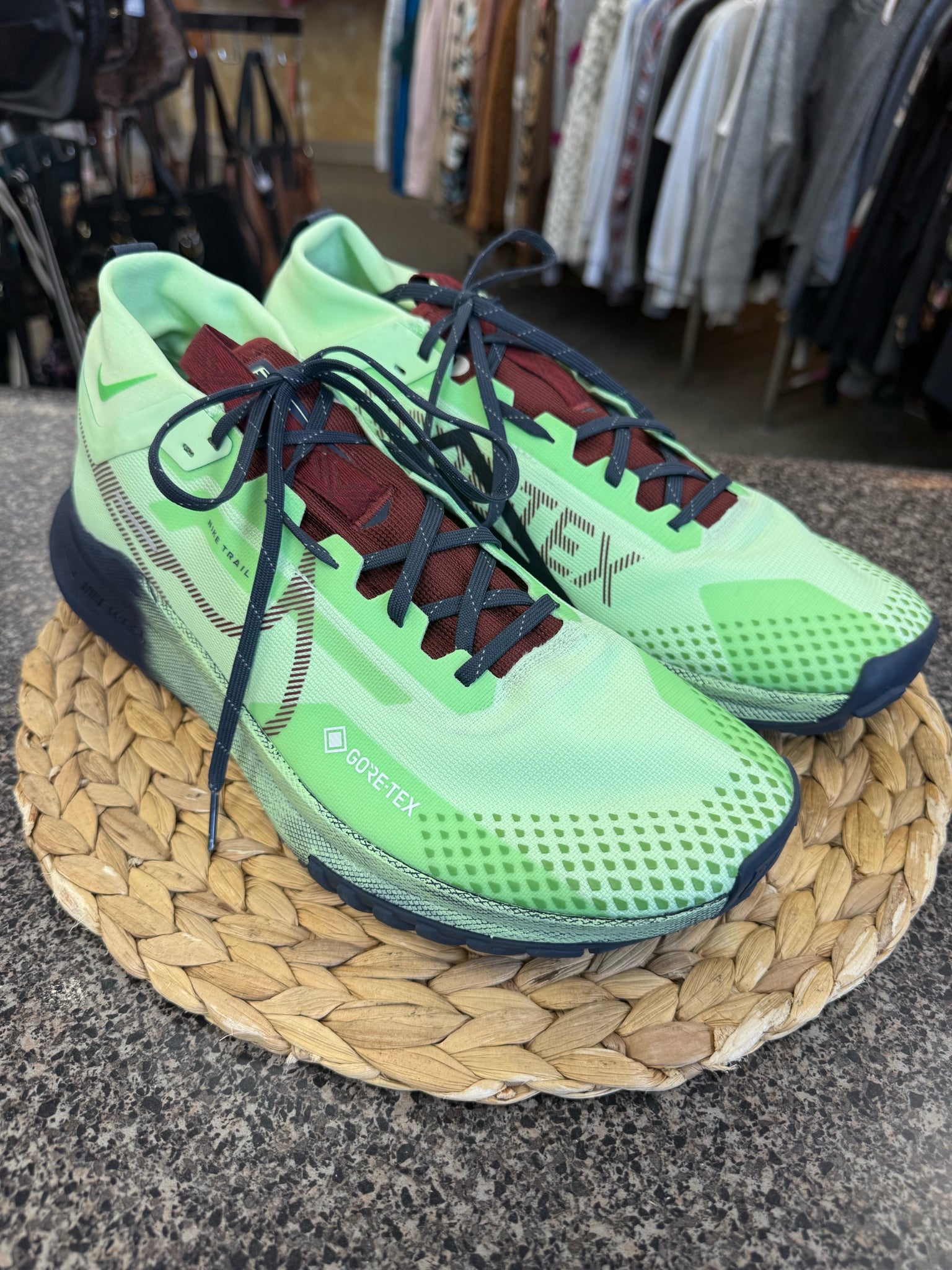 Pre-owned NIKE Lime green Black Trim SHOE SIZE 13 MENS Designer Sneaker