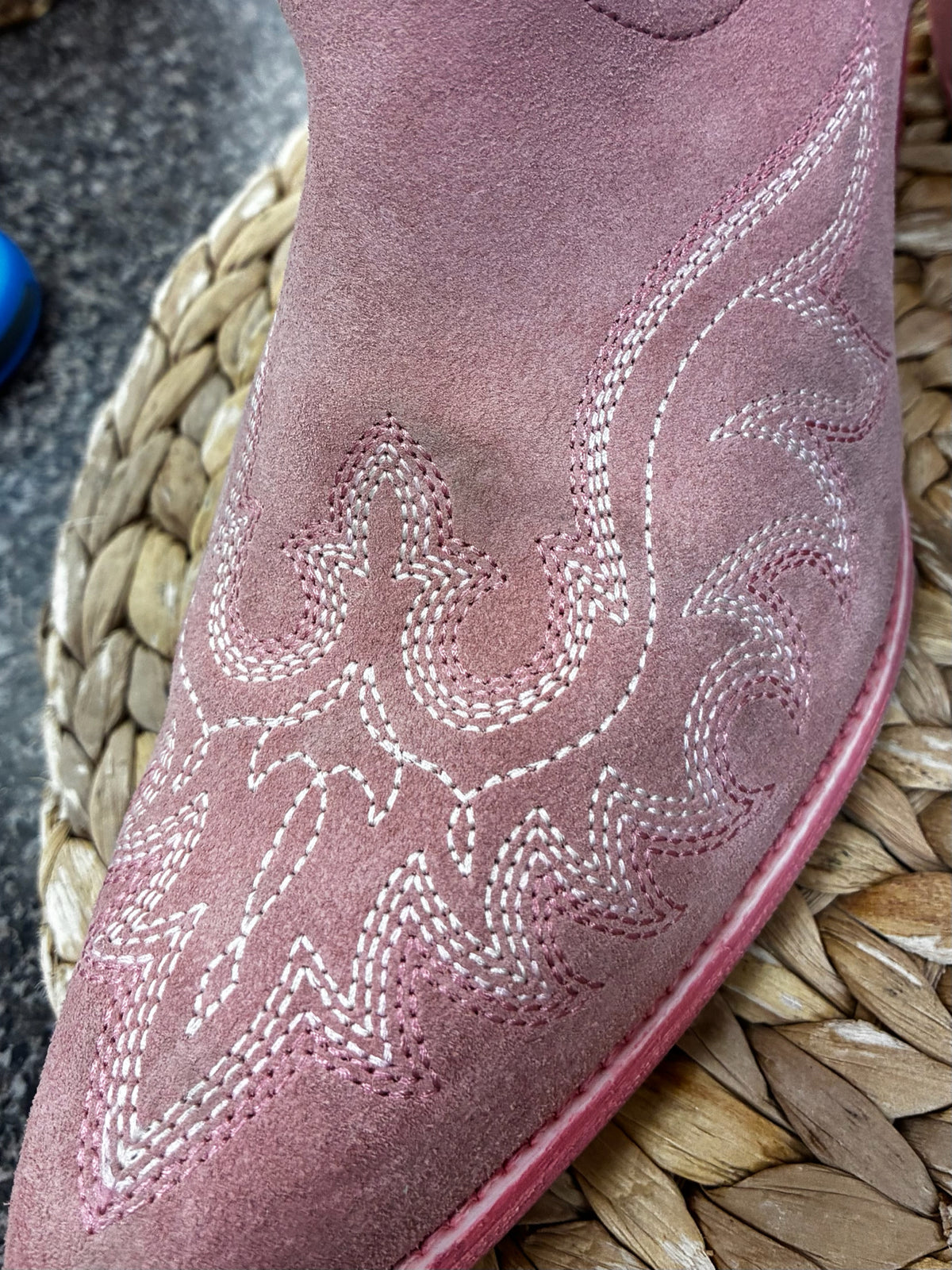 Pre-owned ARIAT Dusty pink Size 8.5 Boot
