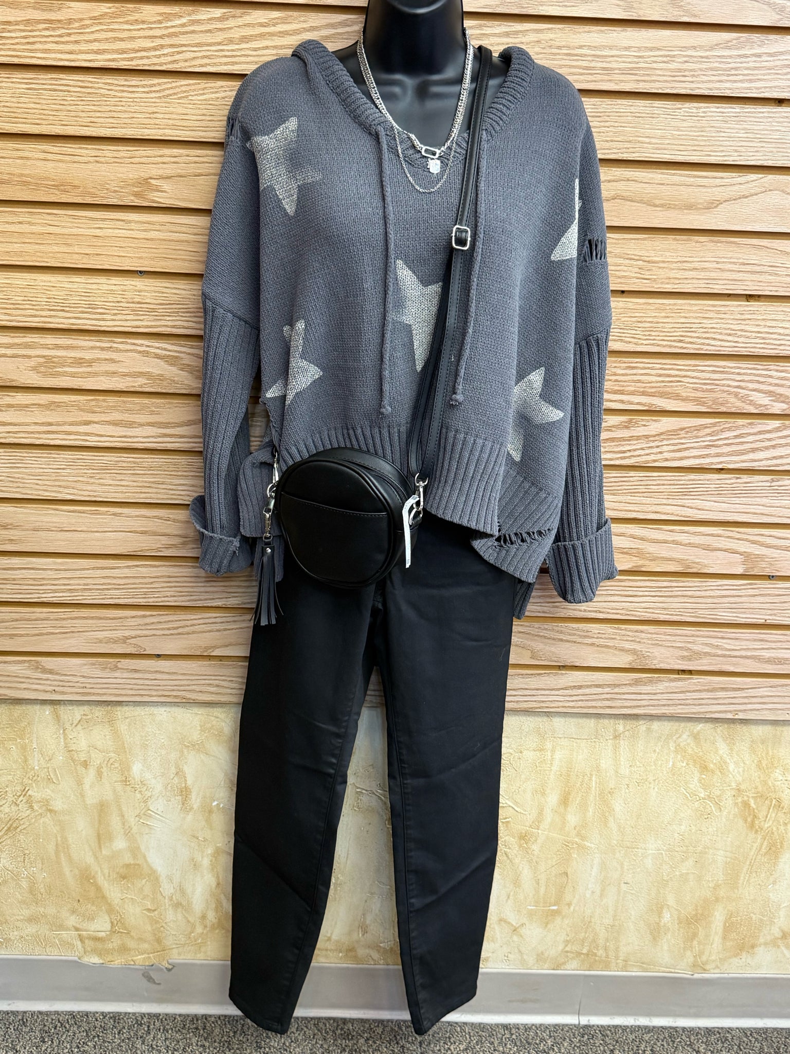 Pre-owned POL Dark gray print Size L Long Sleeve Sweater