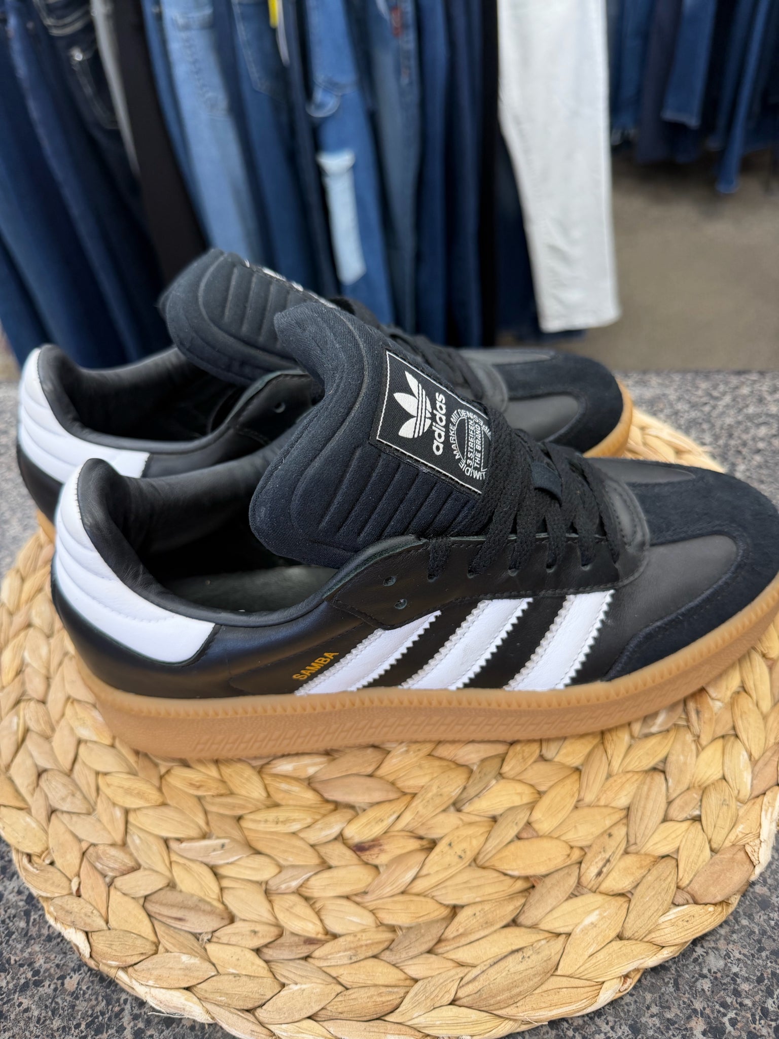 Pre-owned ADIDAS Black White Trim SHOE SIZE 8.5 MENS Designer Sneaker