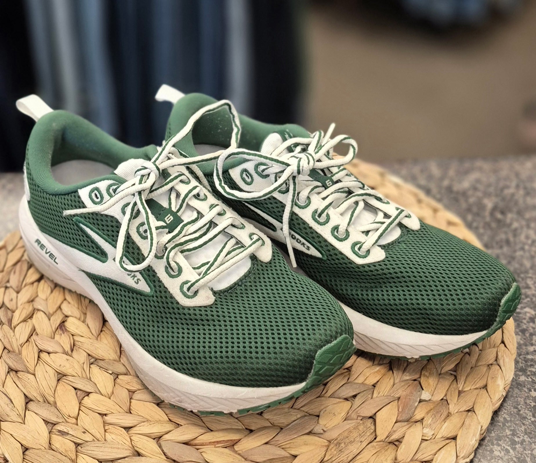 Pre-owned BROOKS Green White Size 9.5 Designer Sneaker