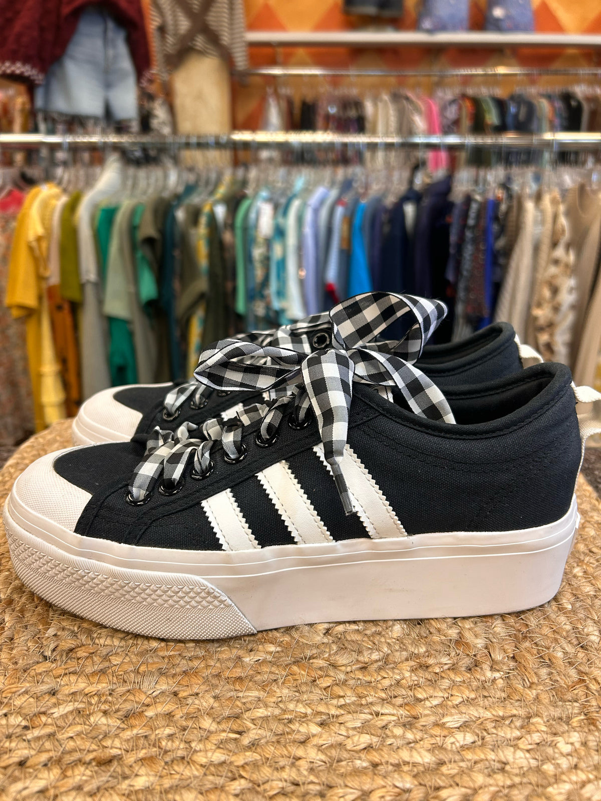 Pre-owned ADIDAS Black White Trim Size 8 Sneaker